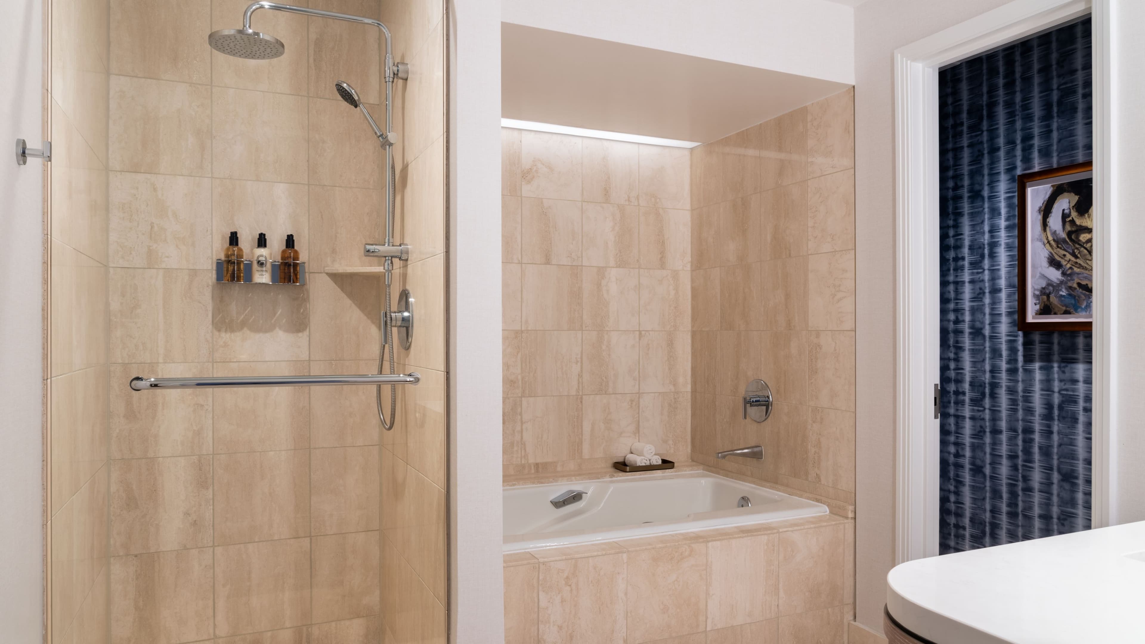 Tower Deluxe - Image 5