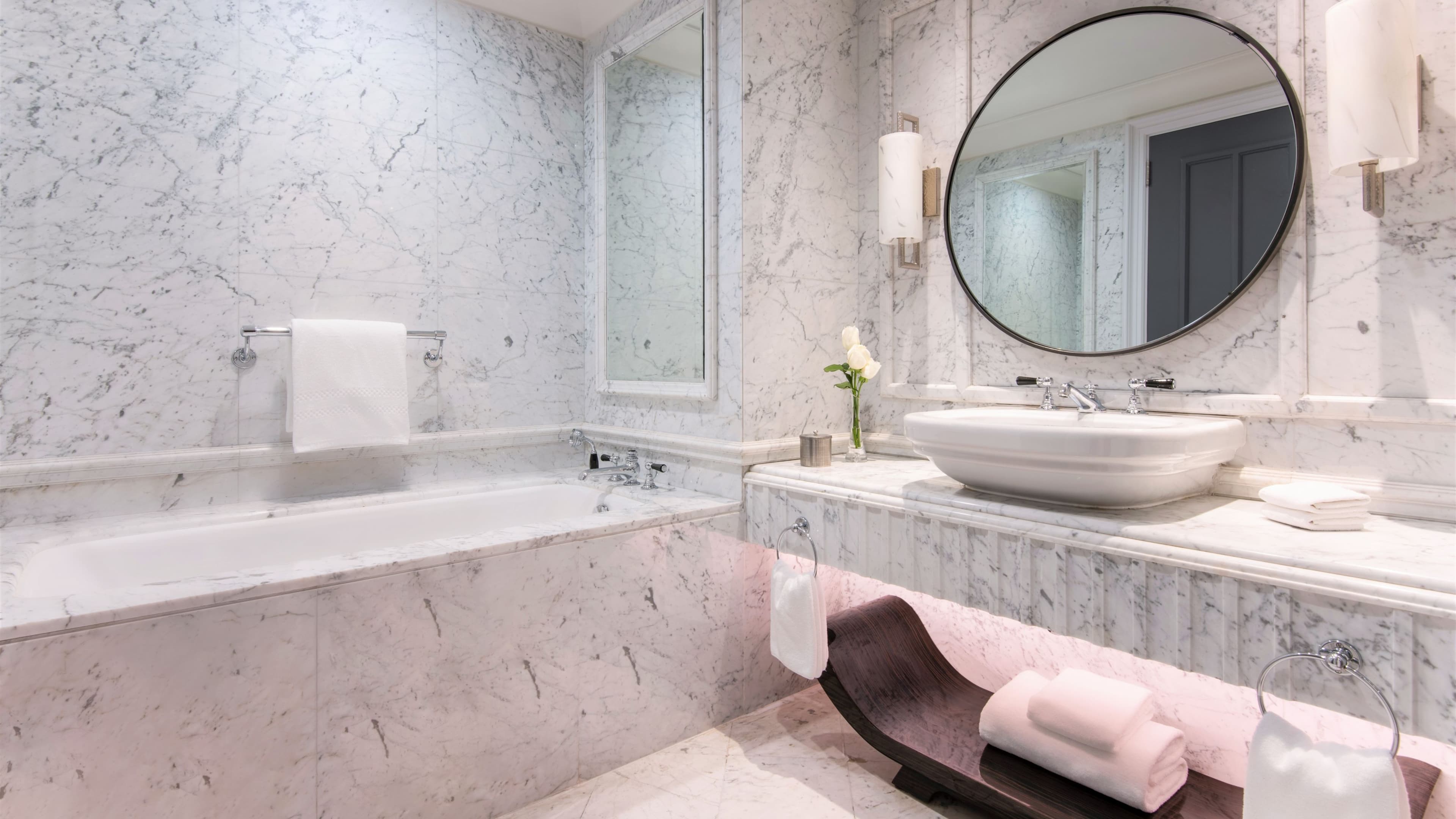 Deluxe Guest room - Image 6