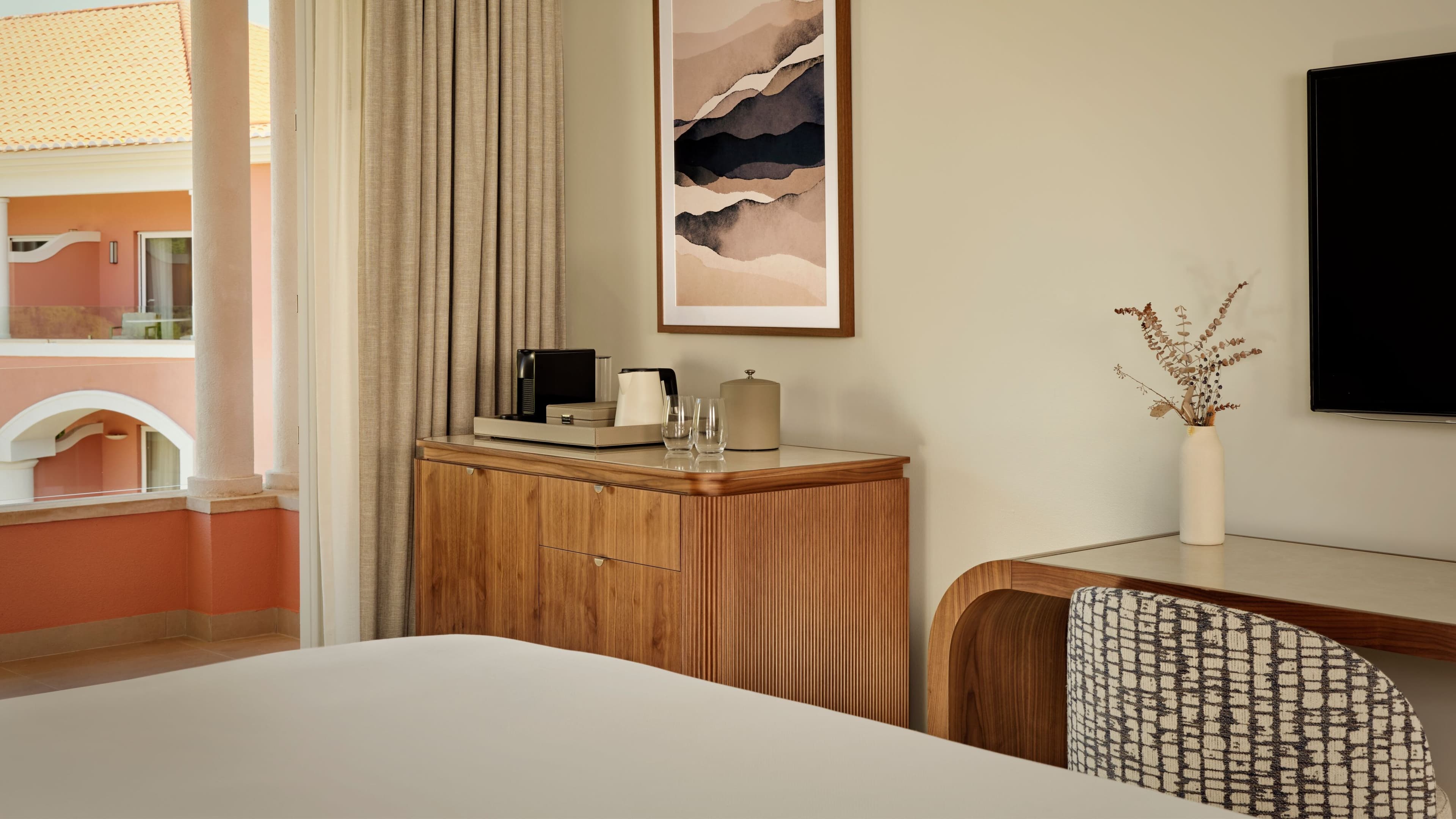 Deluxe Room - Image 7