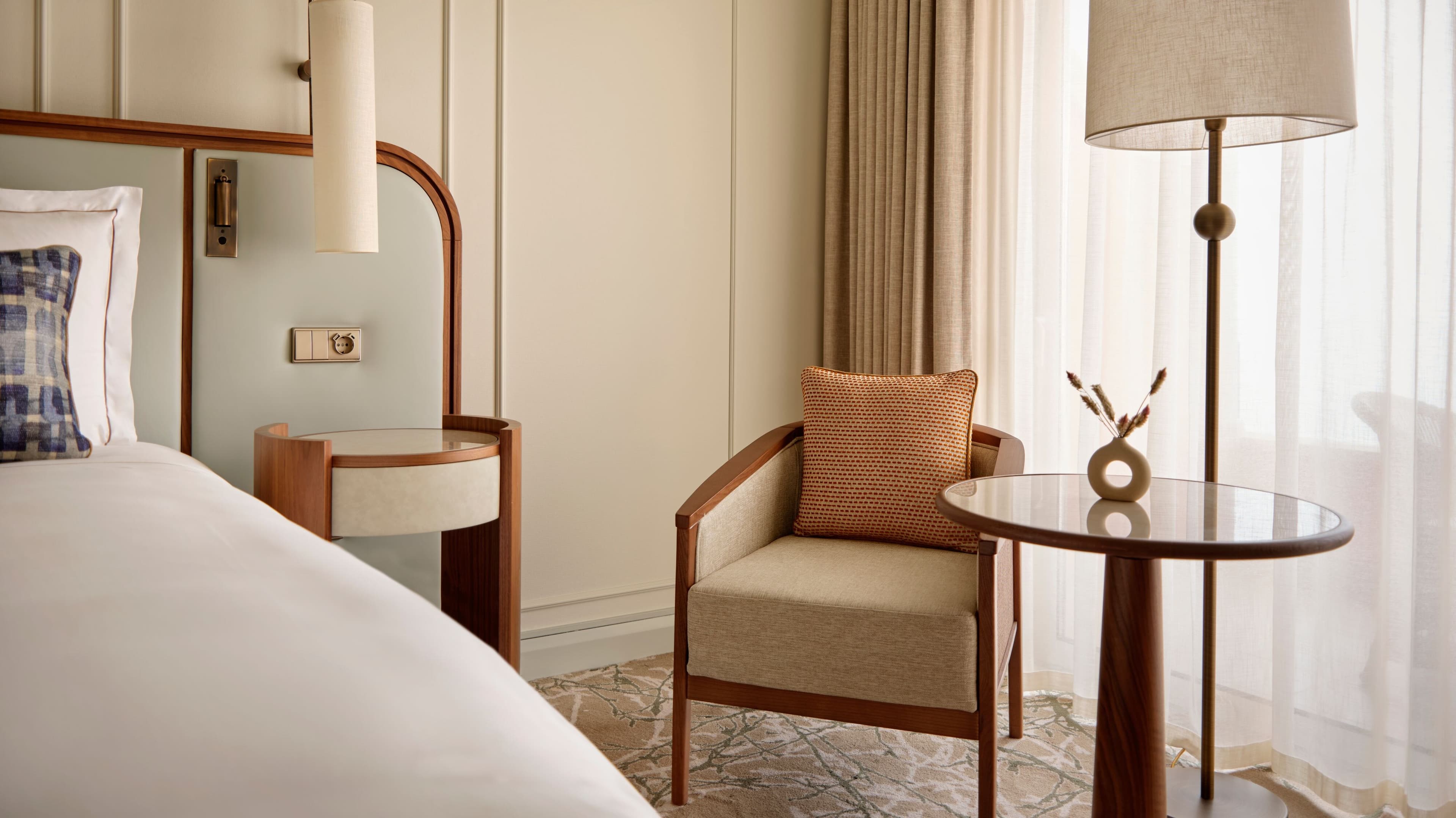 Deluxe Room - Image 6