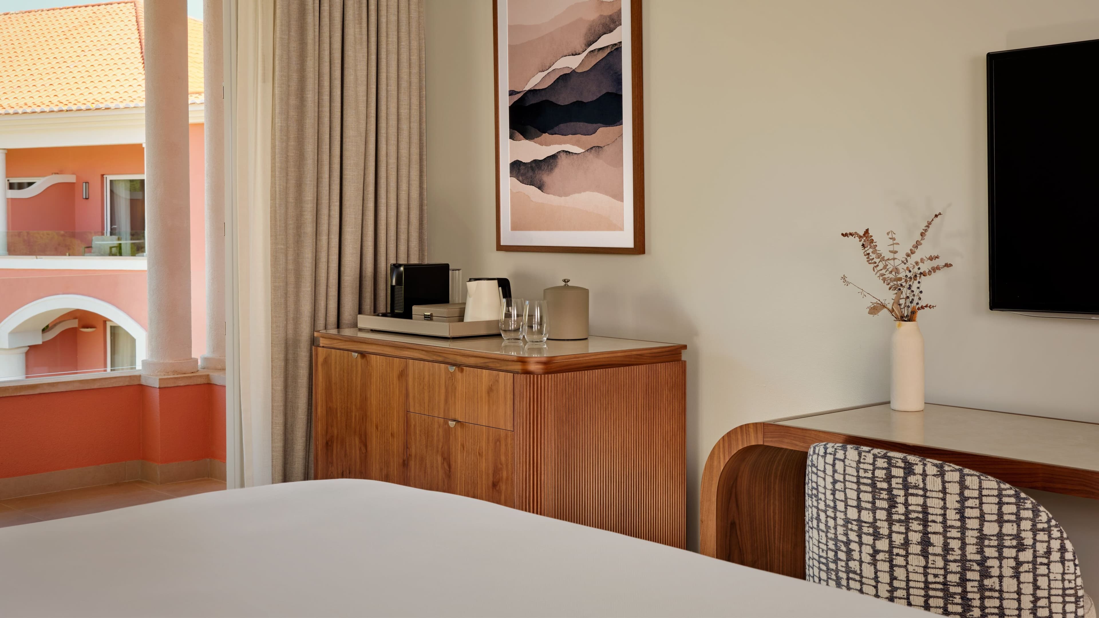 Deluxe Room - Image 3