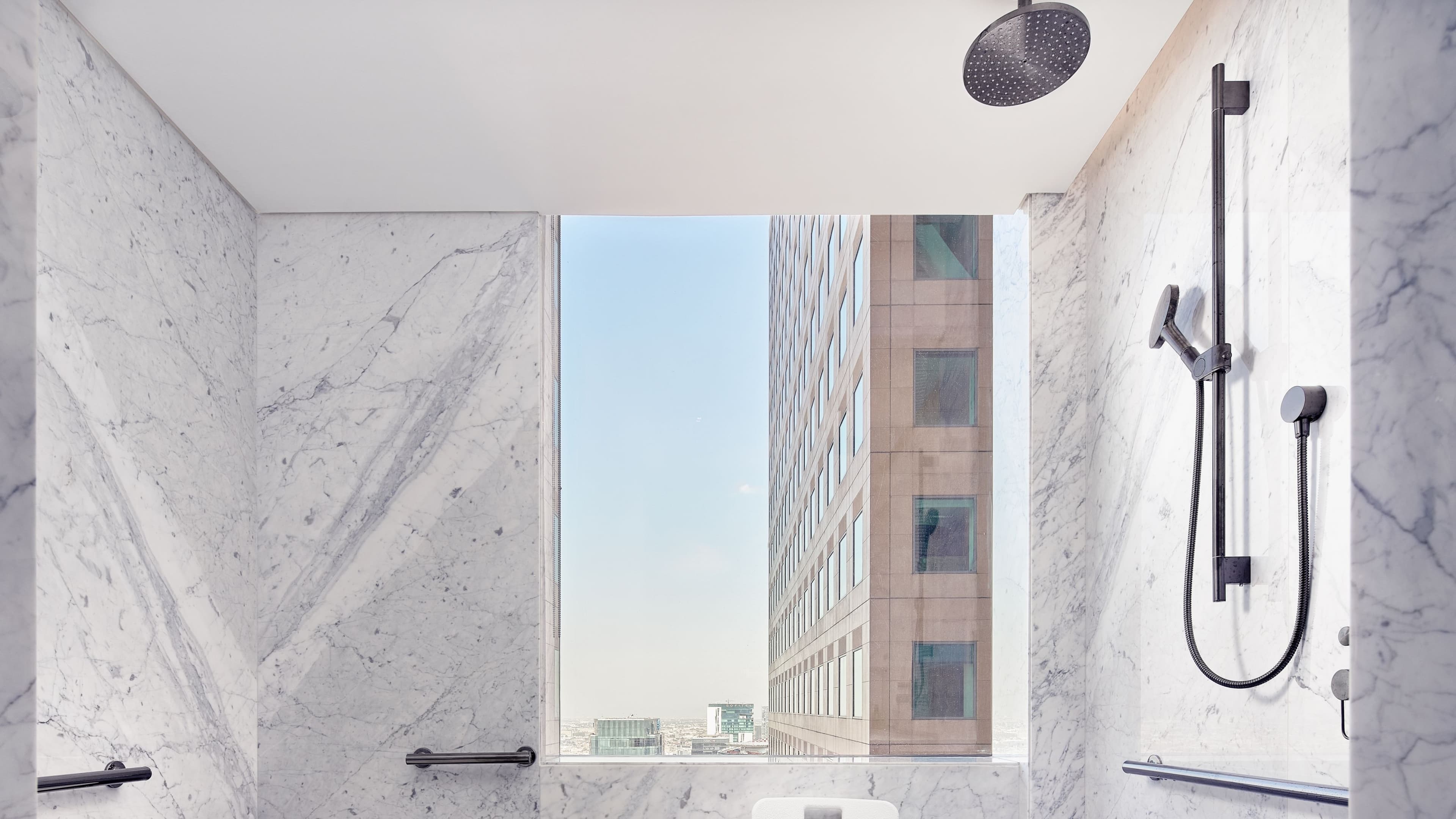 Deluxe Guest room - Image 6