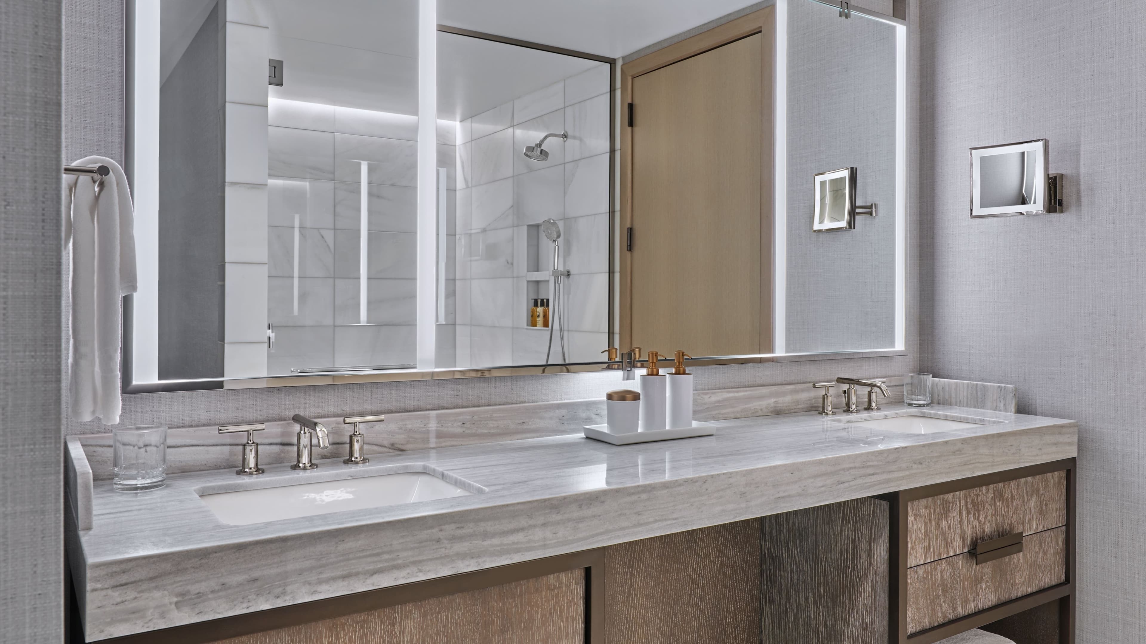 Deluxe Guest room - Image 4