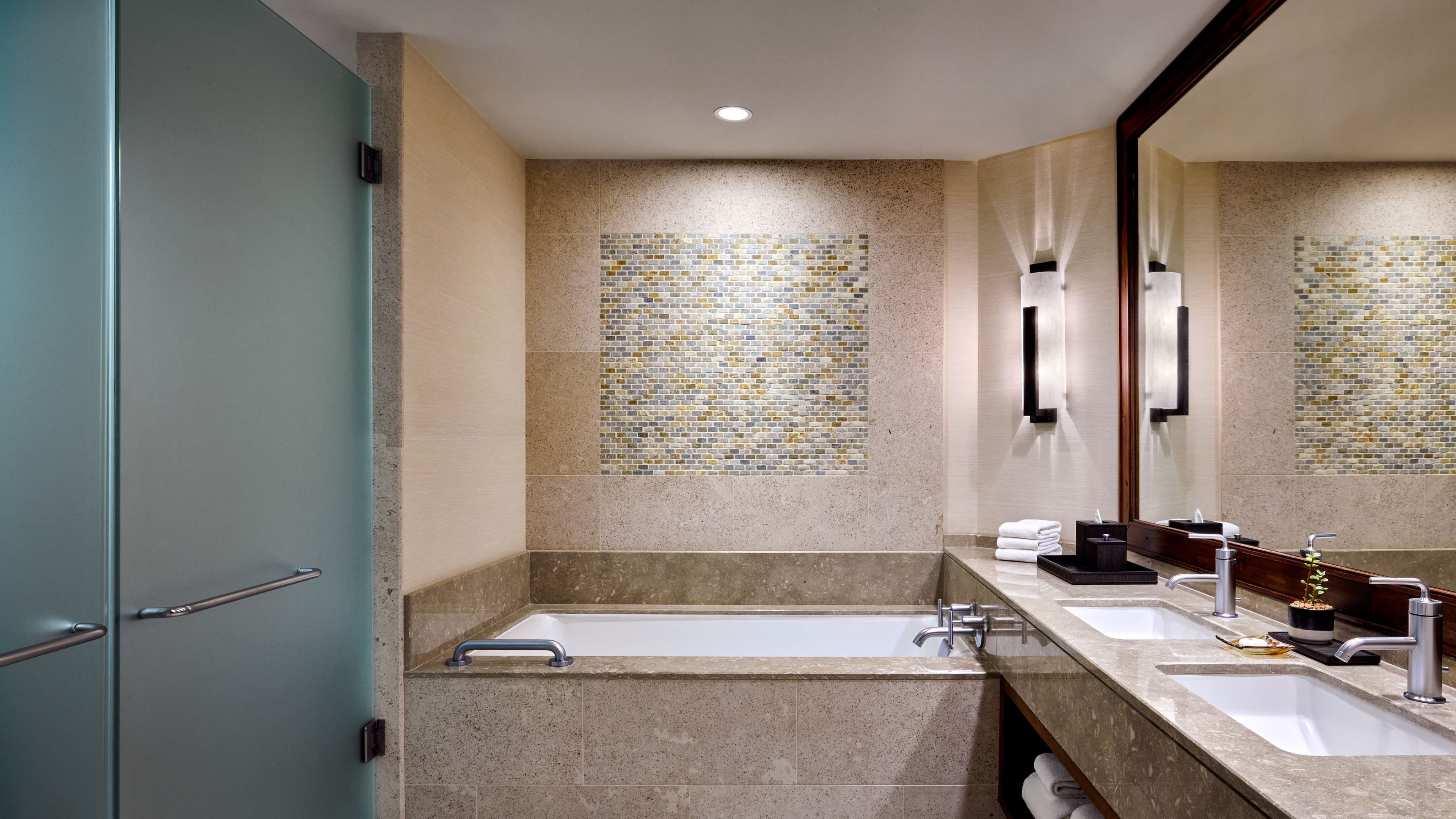 Ridge View Guestroom - Image 5