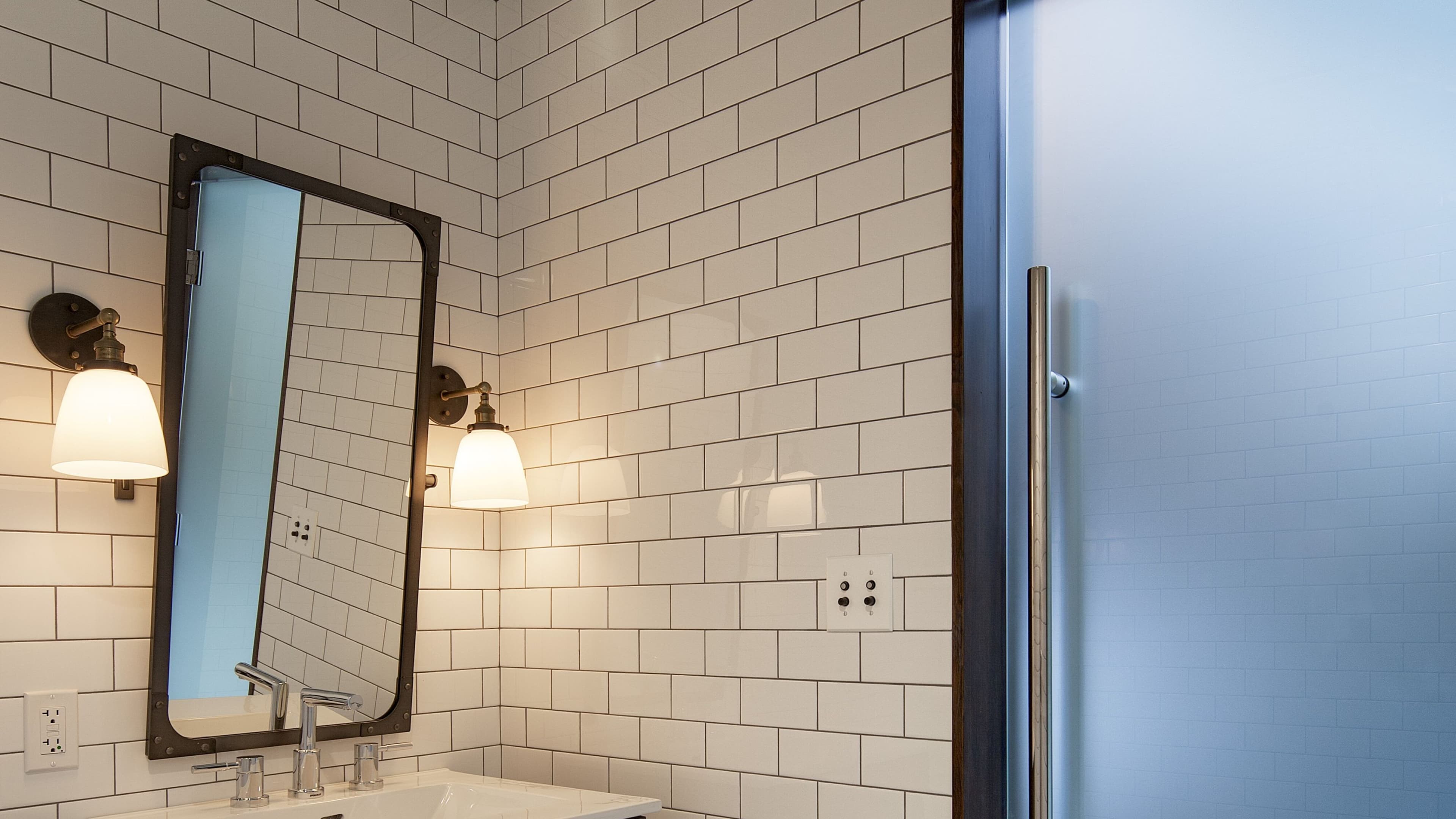 PETITE QUEEN - 135 SQF - Image 4