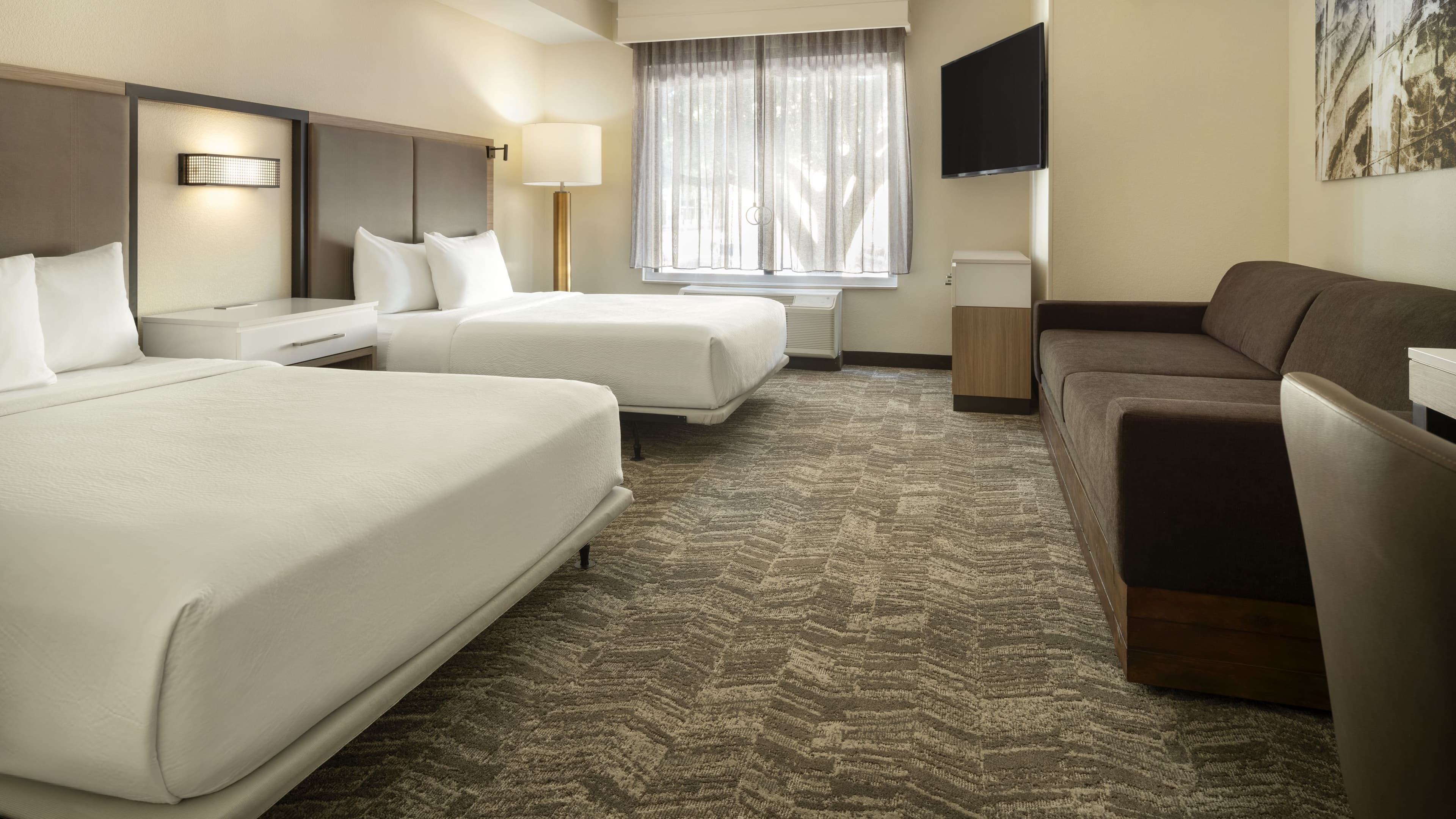 Queen Queen Suite - Image 3