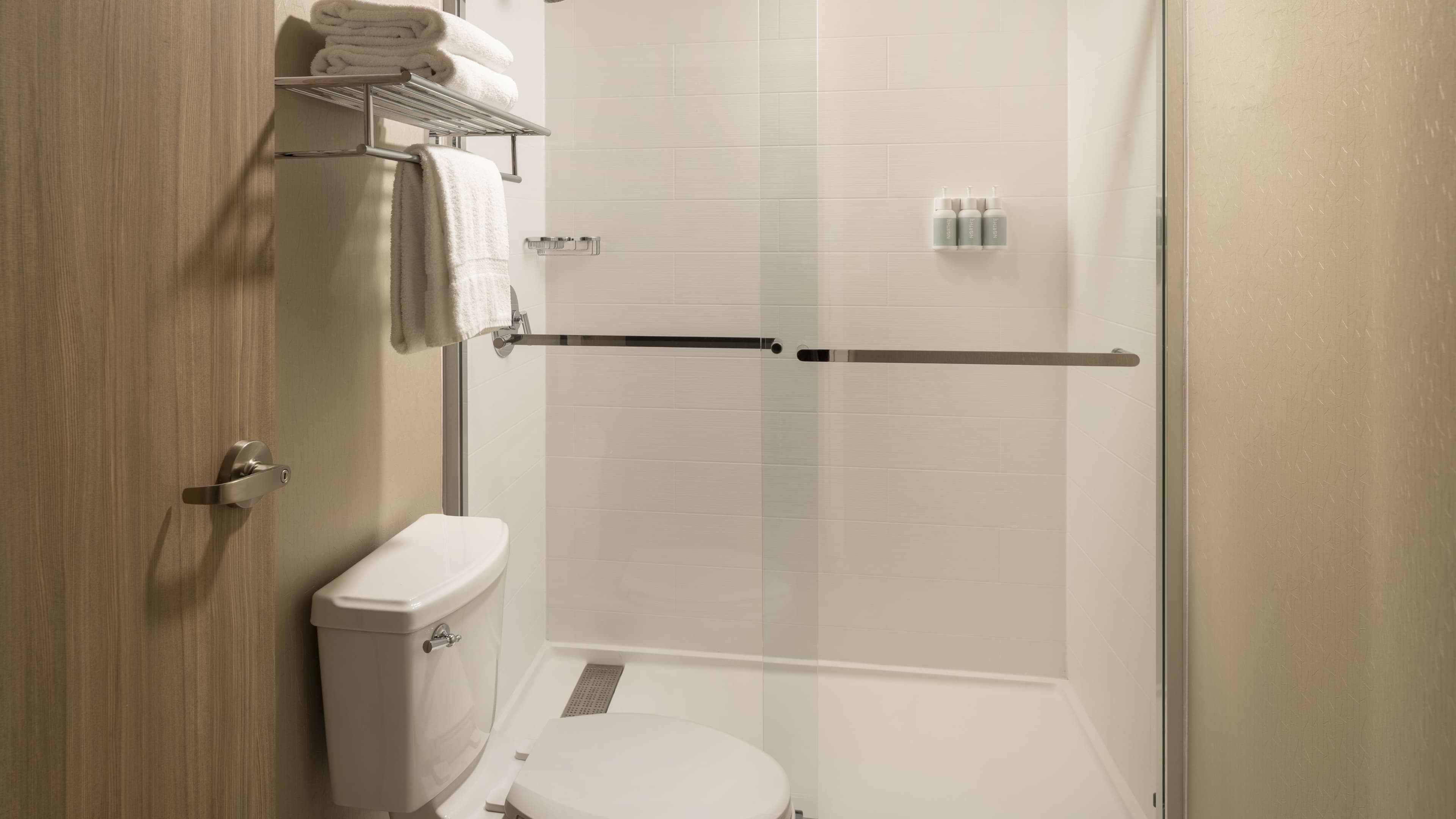 Queen Queen Suite - Image 10