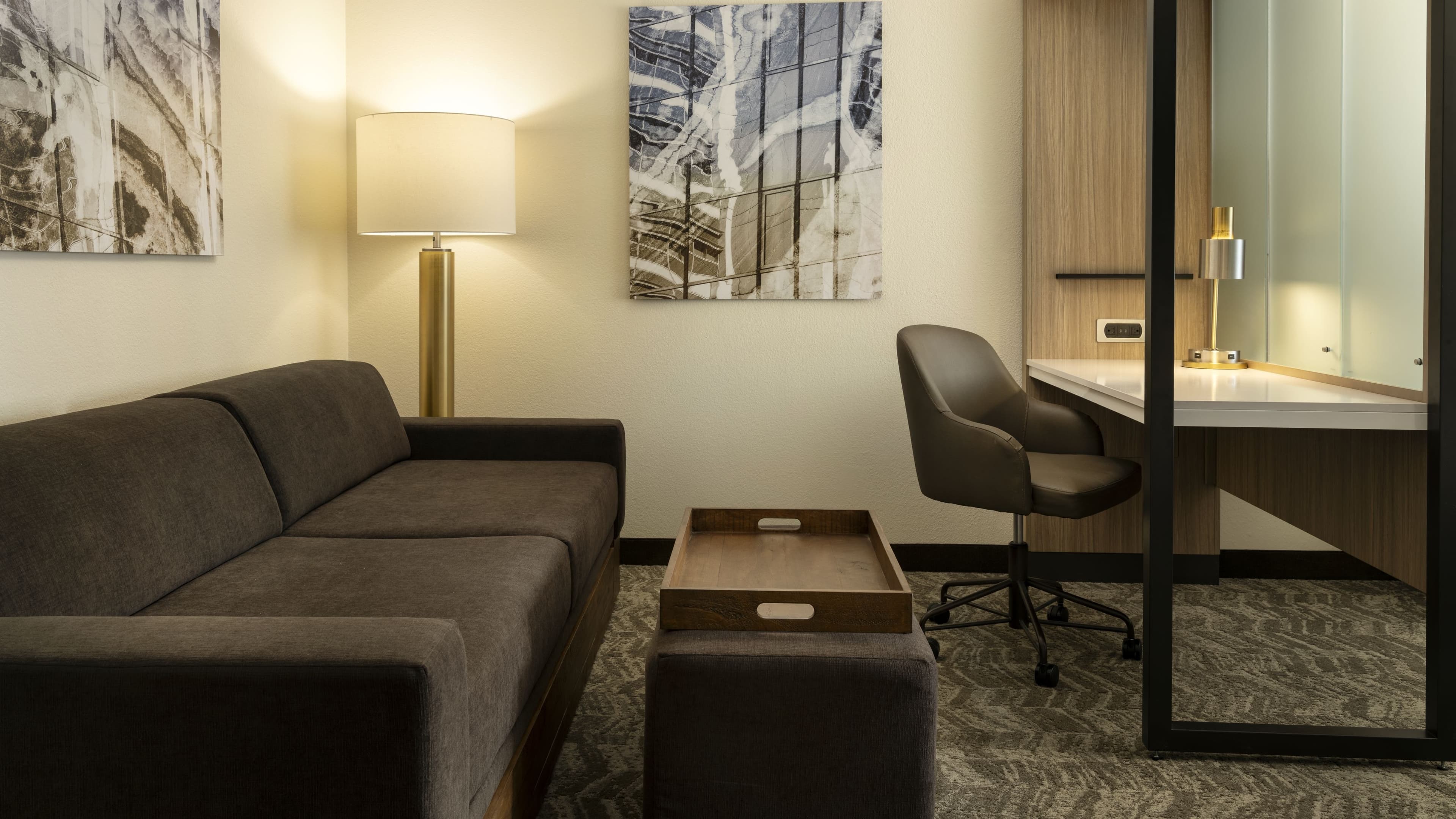 Queen Queen Suite - Image 4