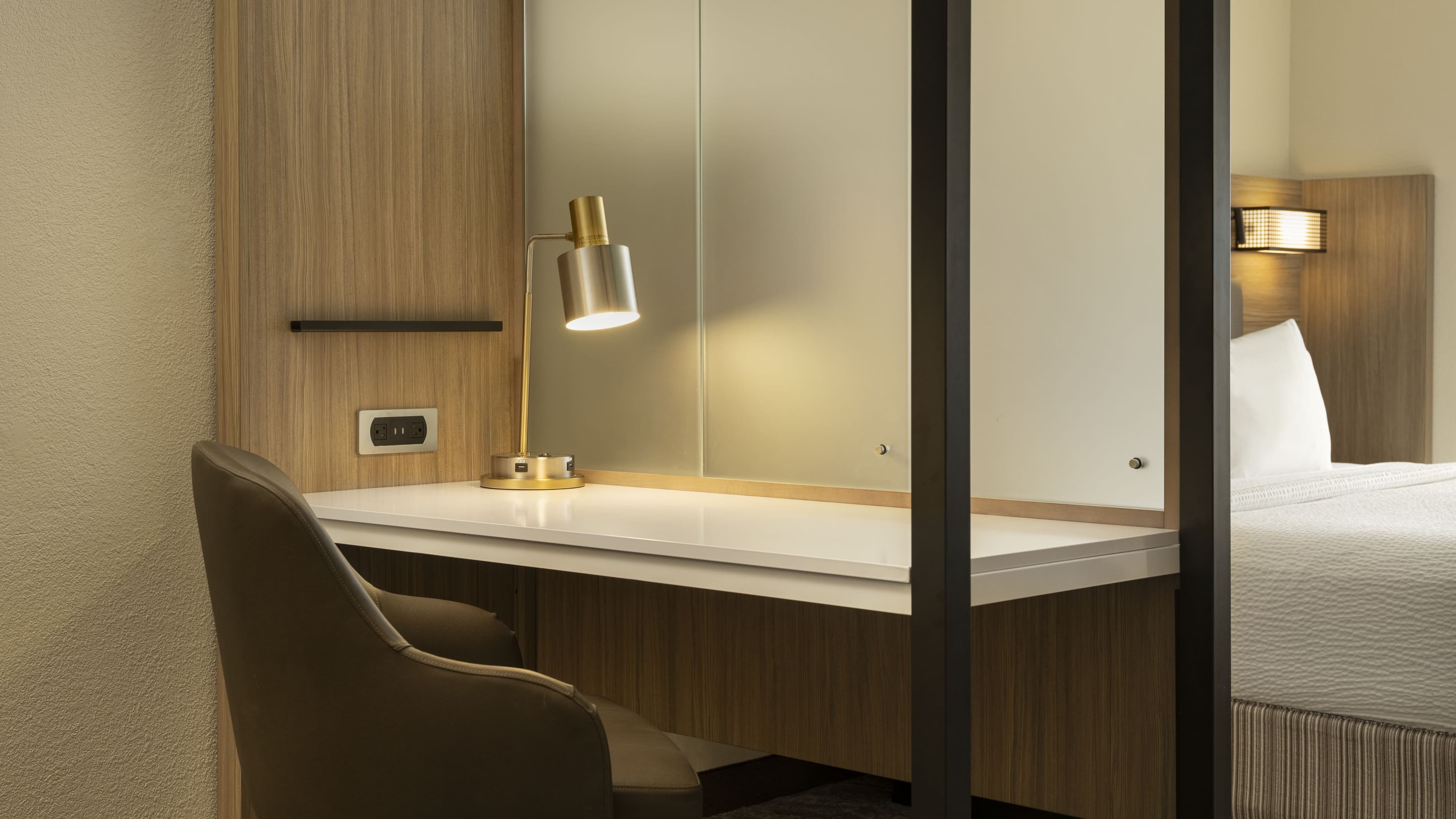 Queen Queen Suite - Image 7