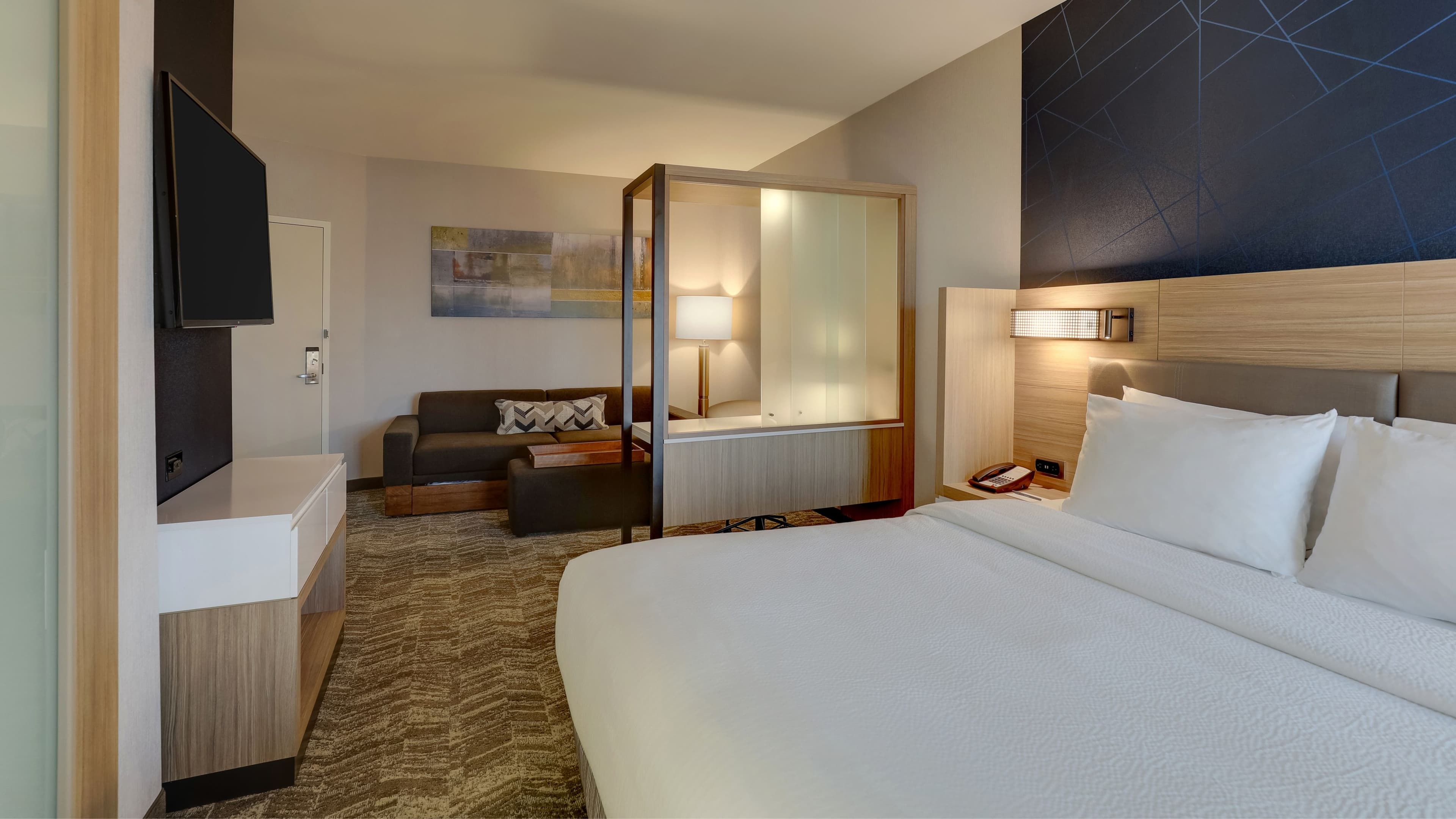 1 King Guest Room - Image 2