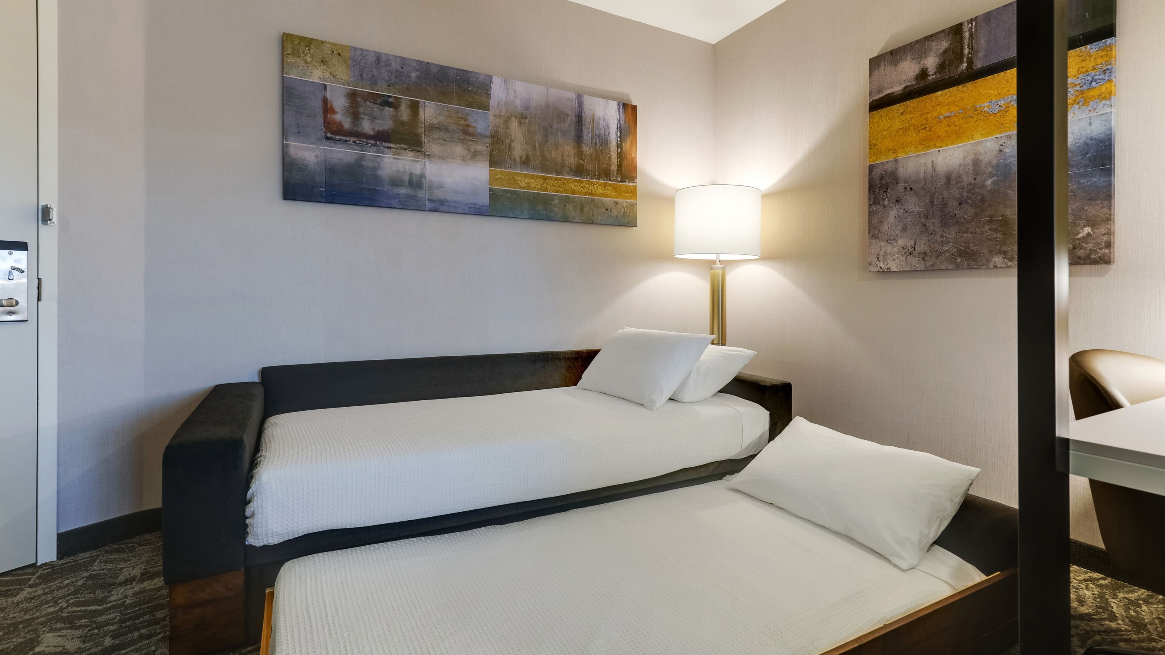 1 King Guest Room - Image 6