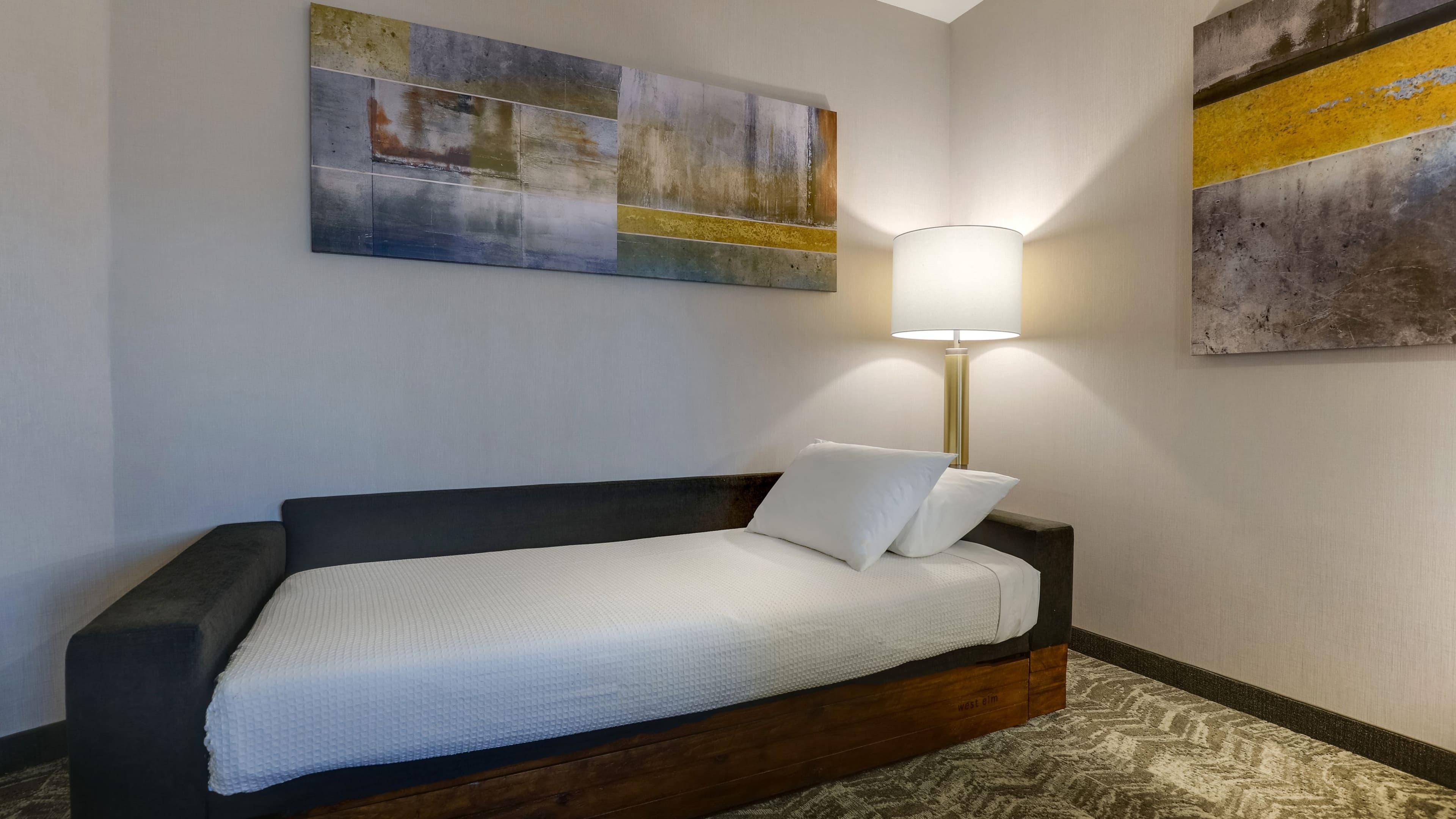 1 King Guest Room - Image 10