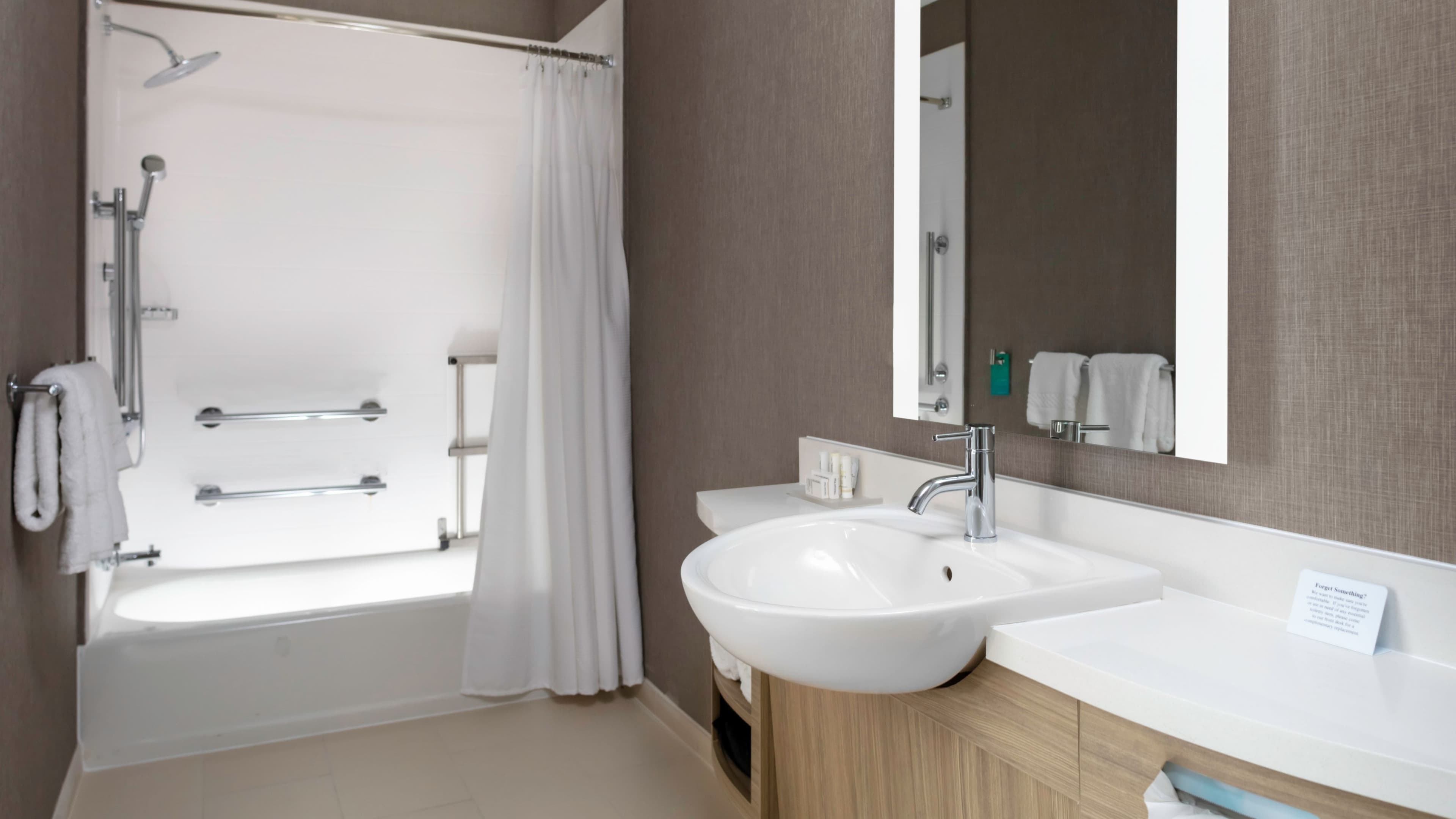 1 Bedroom Studio Suite - Image 3