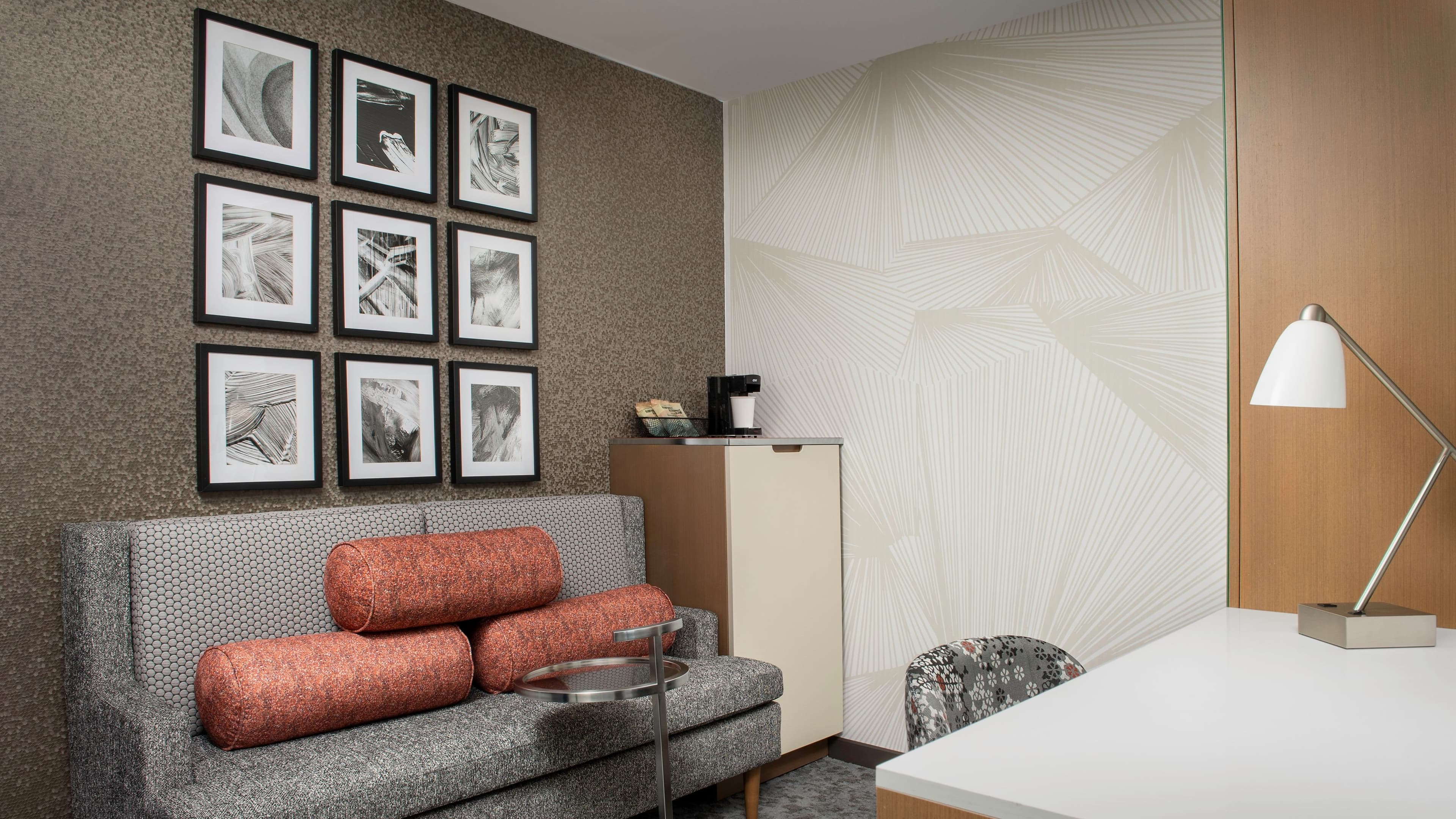 Standard King Room - Image 3