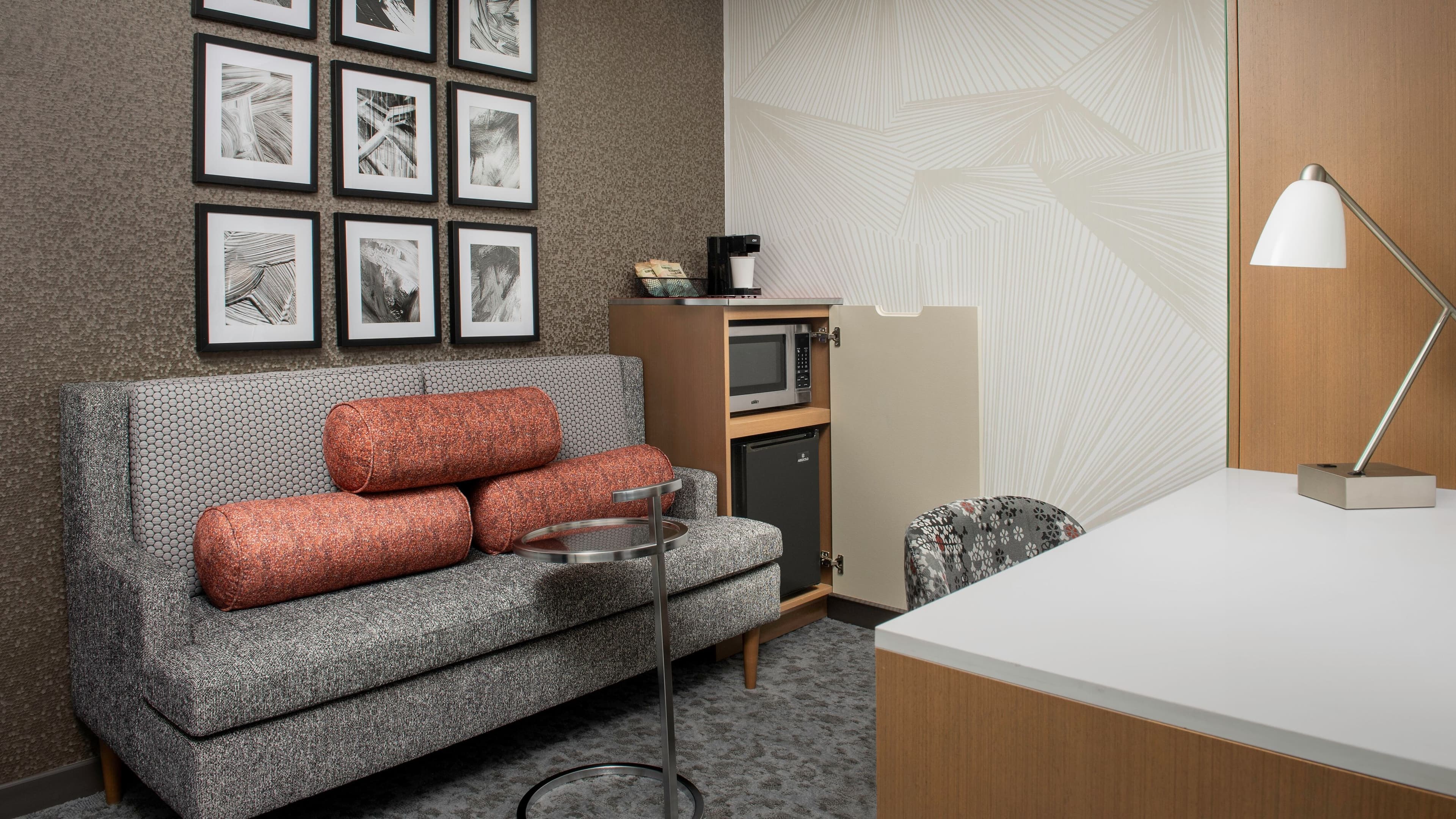 Standard King Room - Image 2