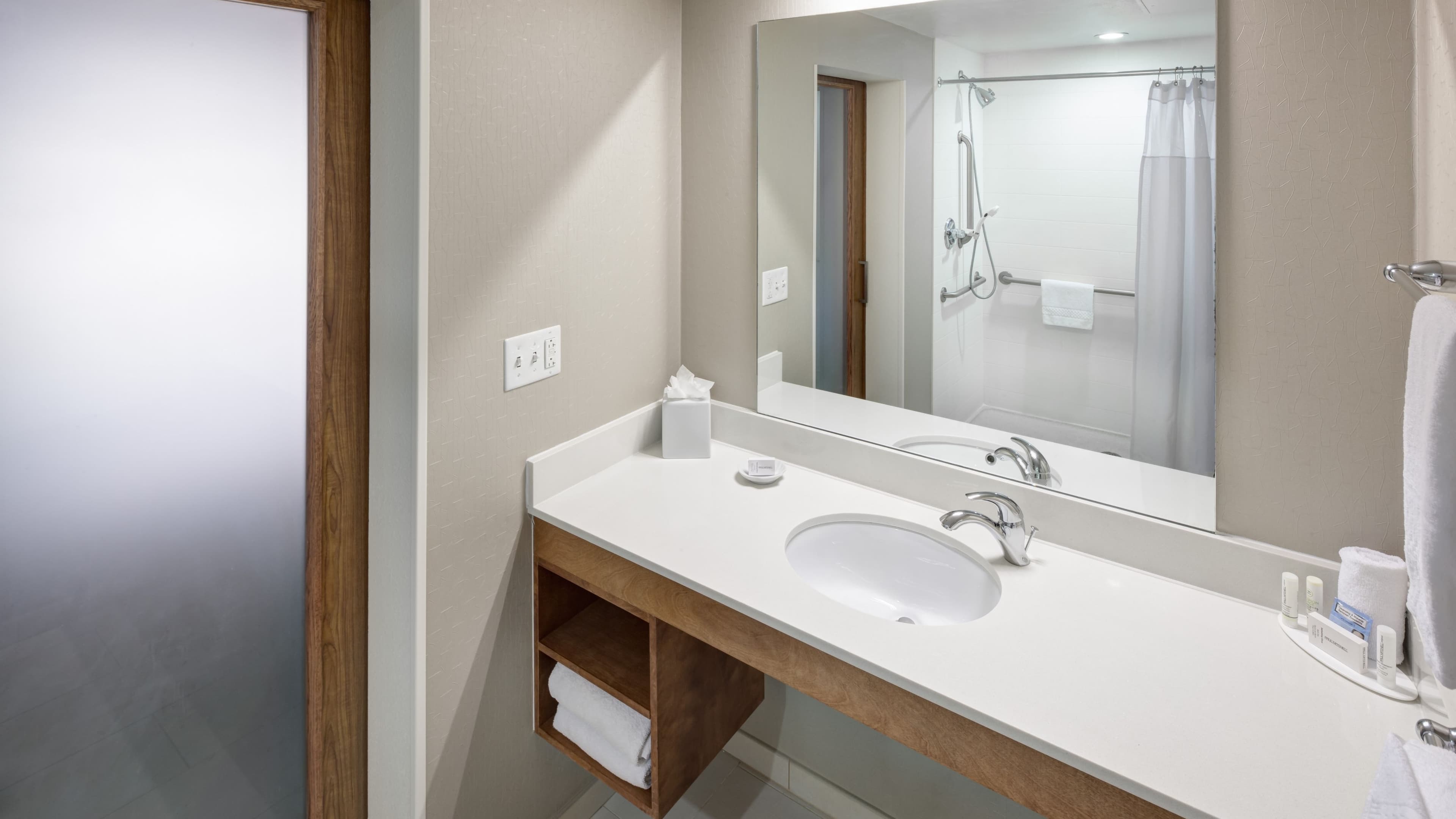 1 King Bed and Sofa bed - Image 6