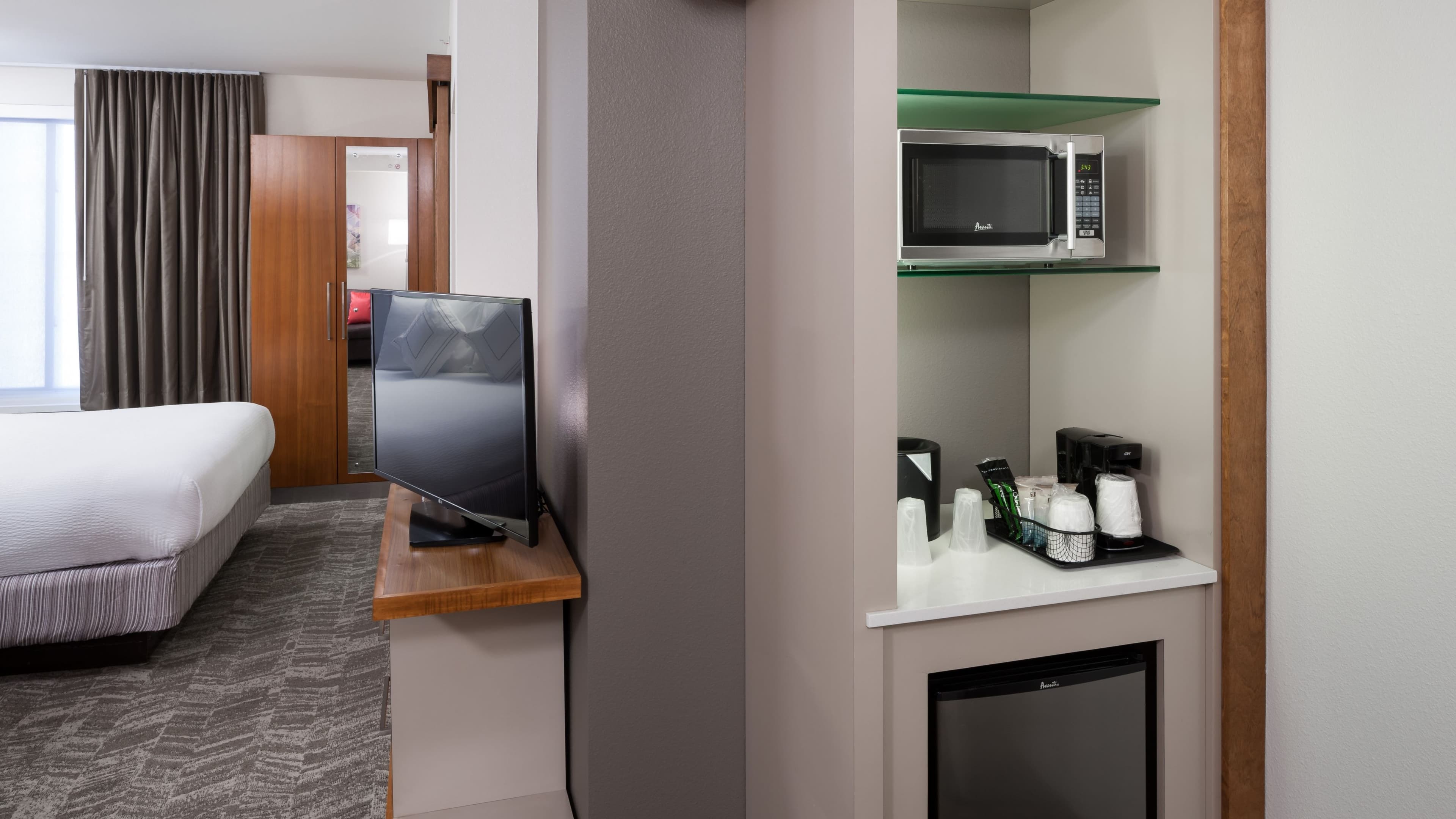 1 King Bed and Sofa bed - Image 4