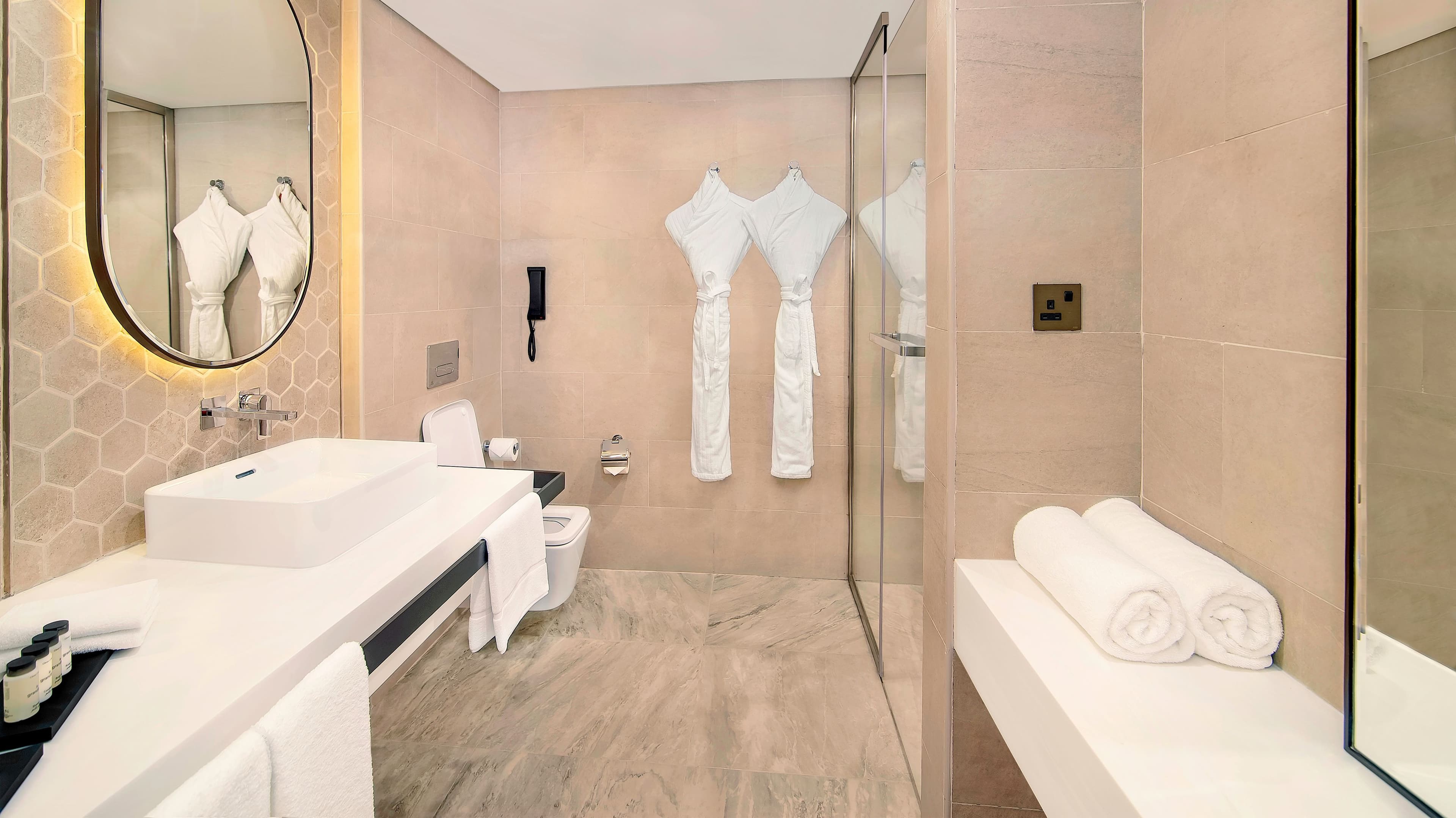 Classic King Room - Image 2