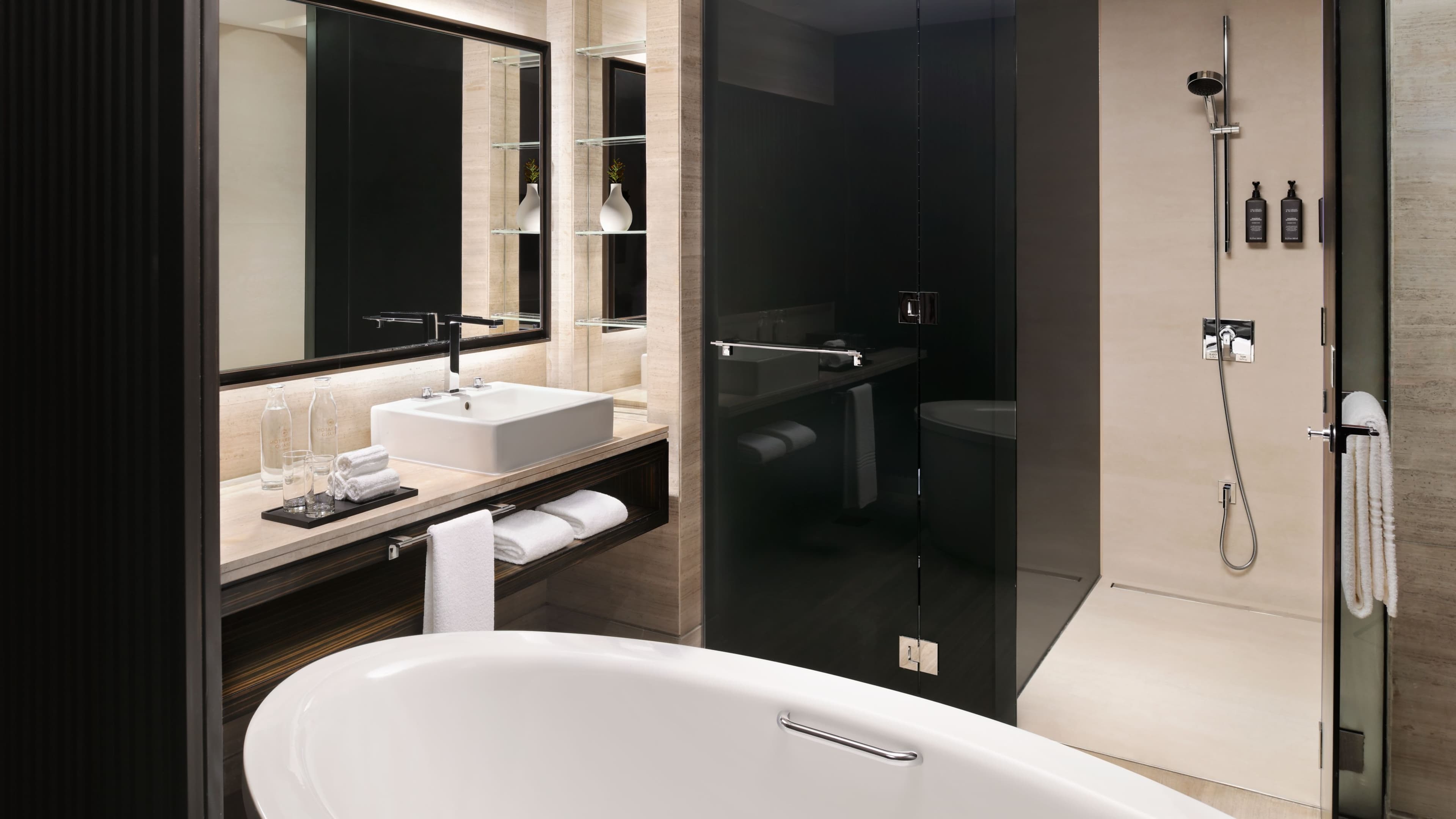 Deluxe Guest room - Image 4