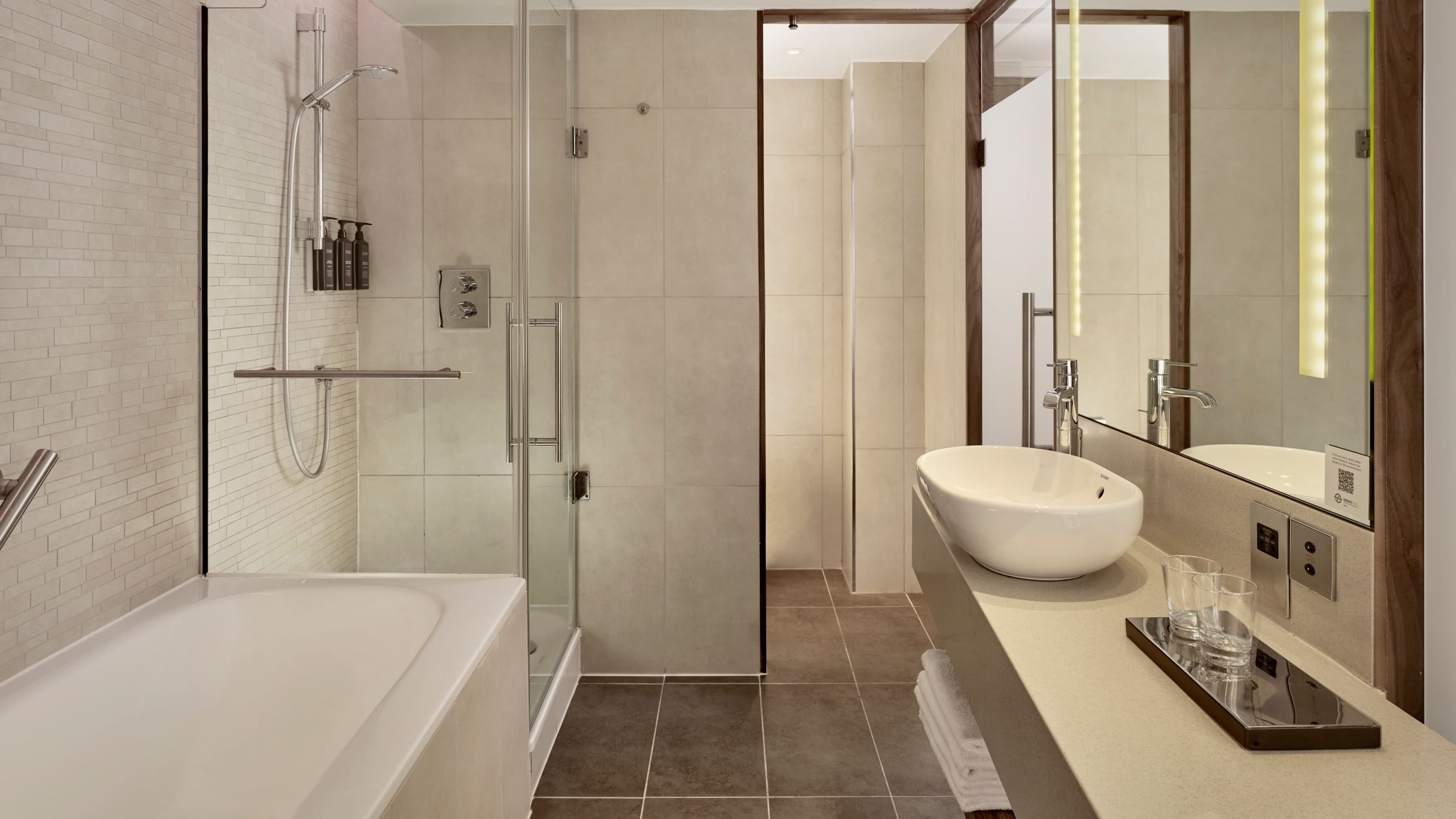 Deluxe Guest room - Image 5