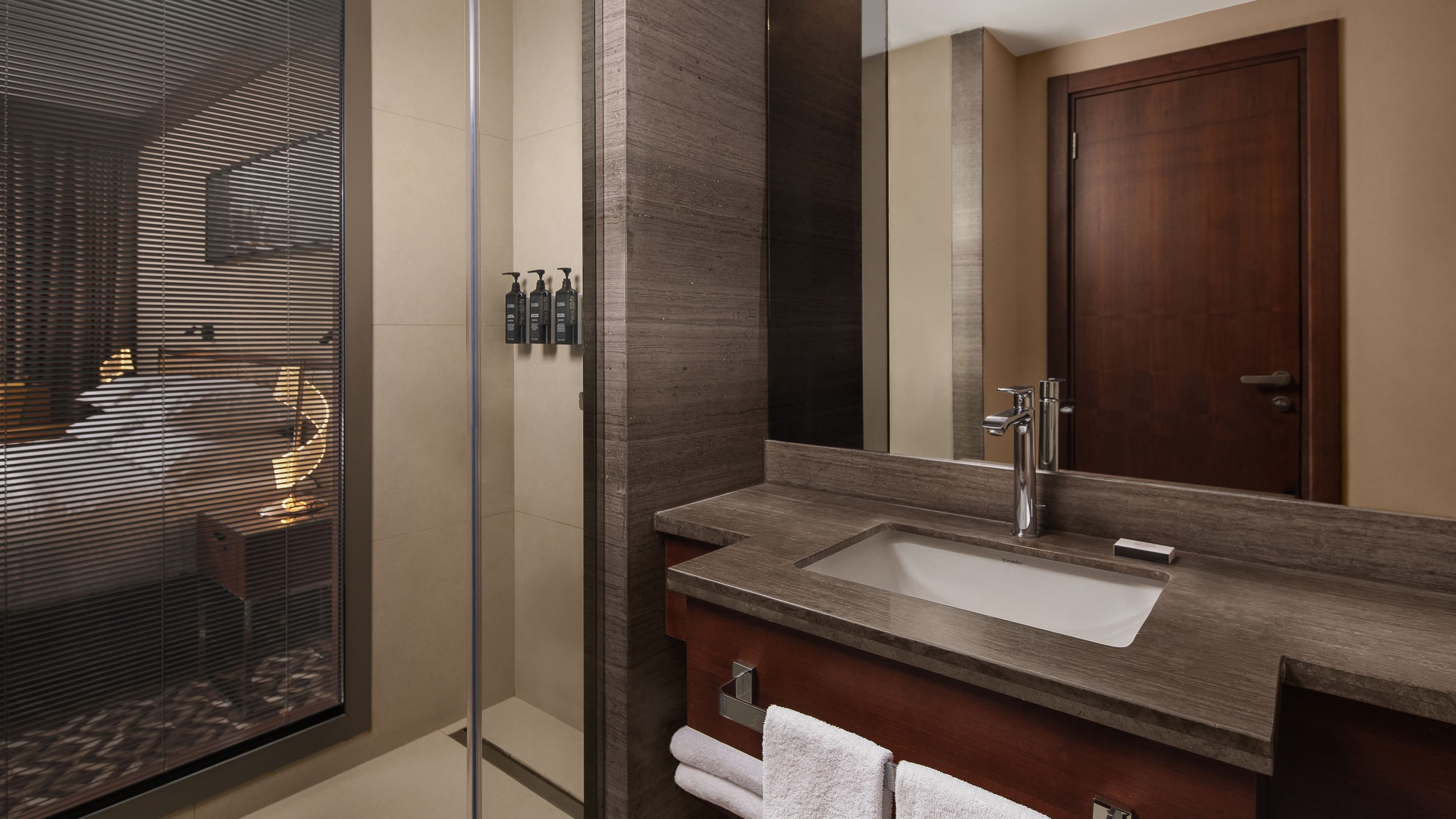 Deluxe Guest room - Image 5