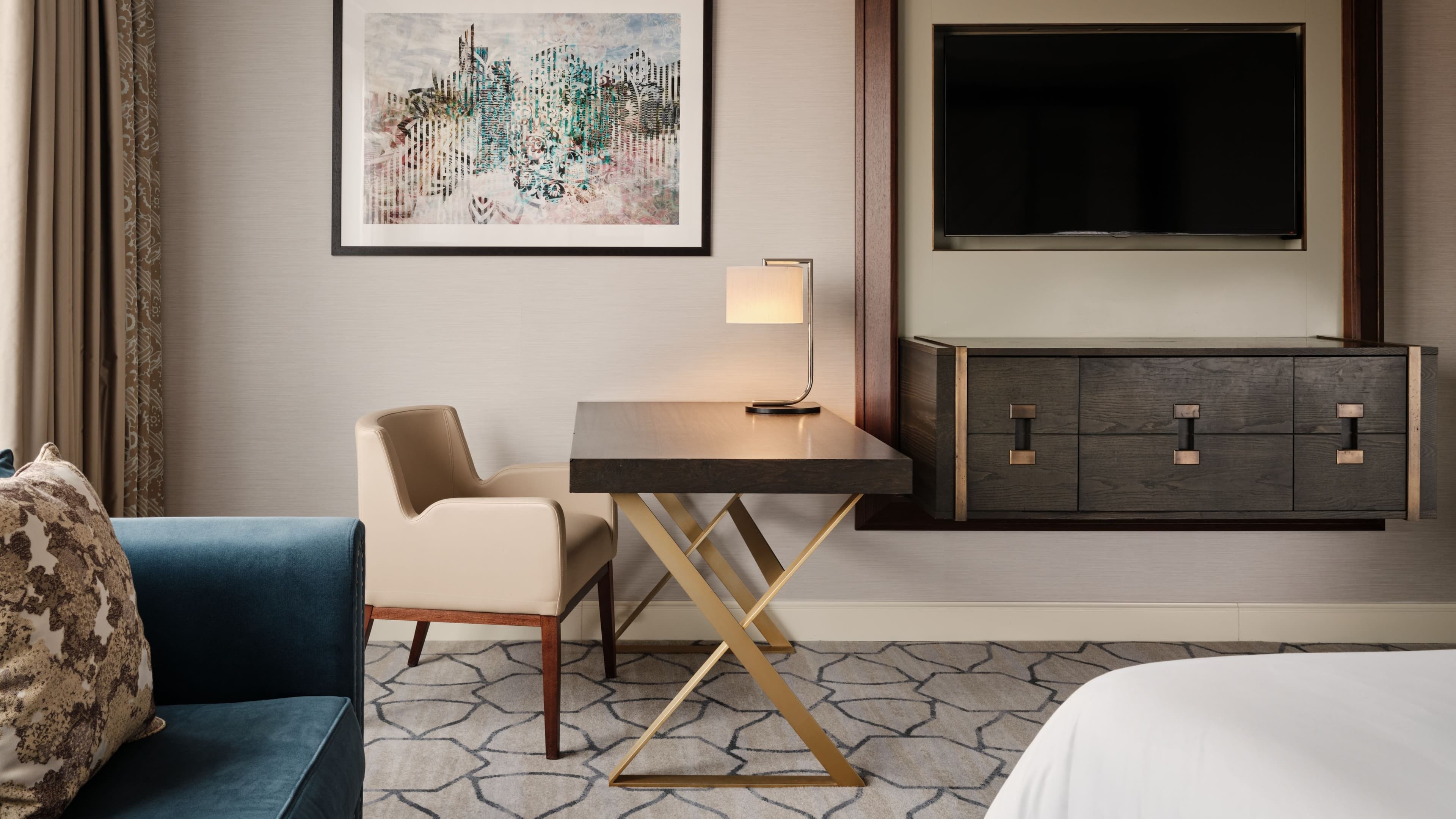 Deluxe Guest room - Image 4