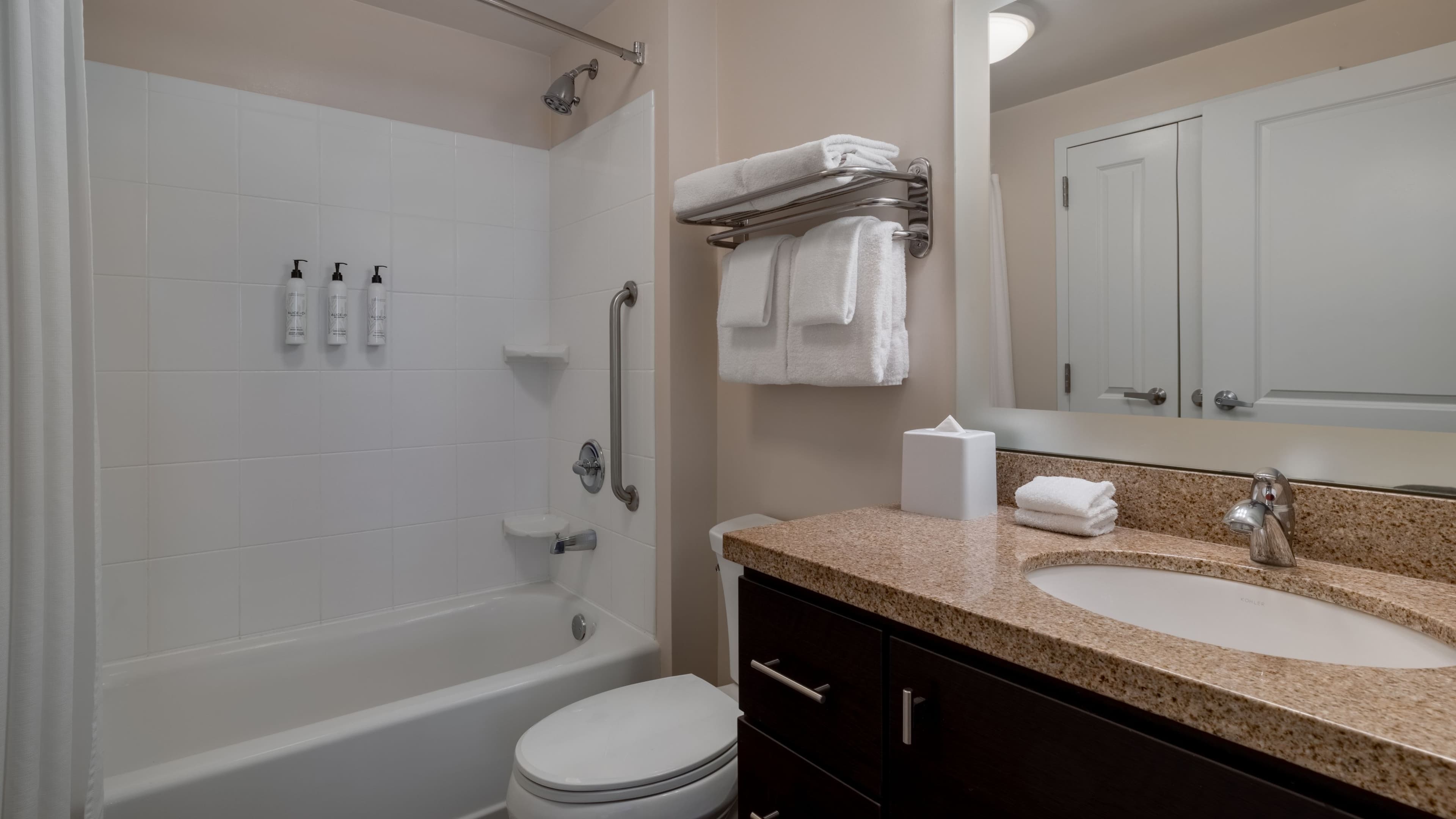 Studio King Suite - Image 8