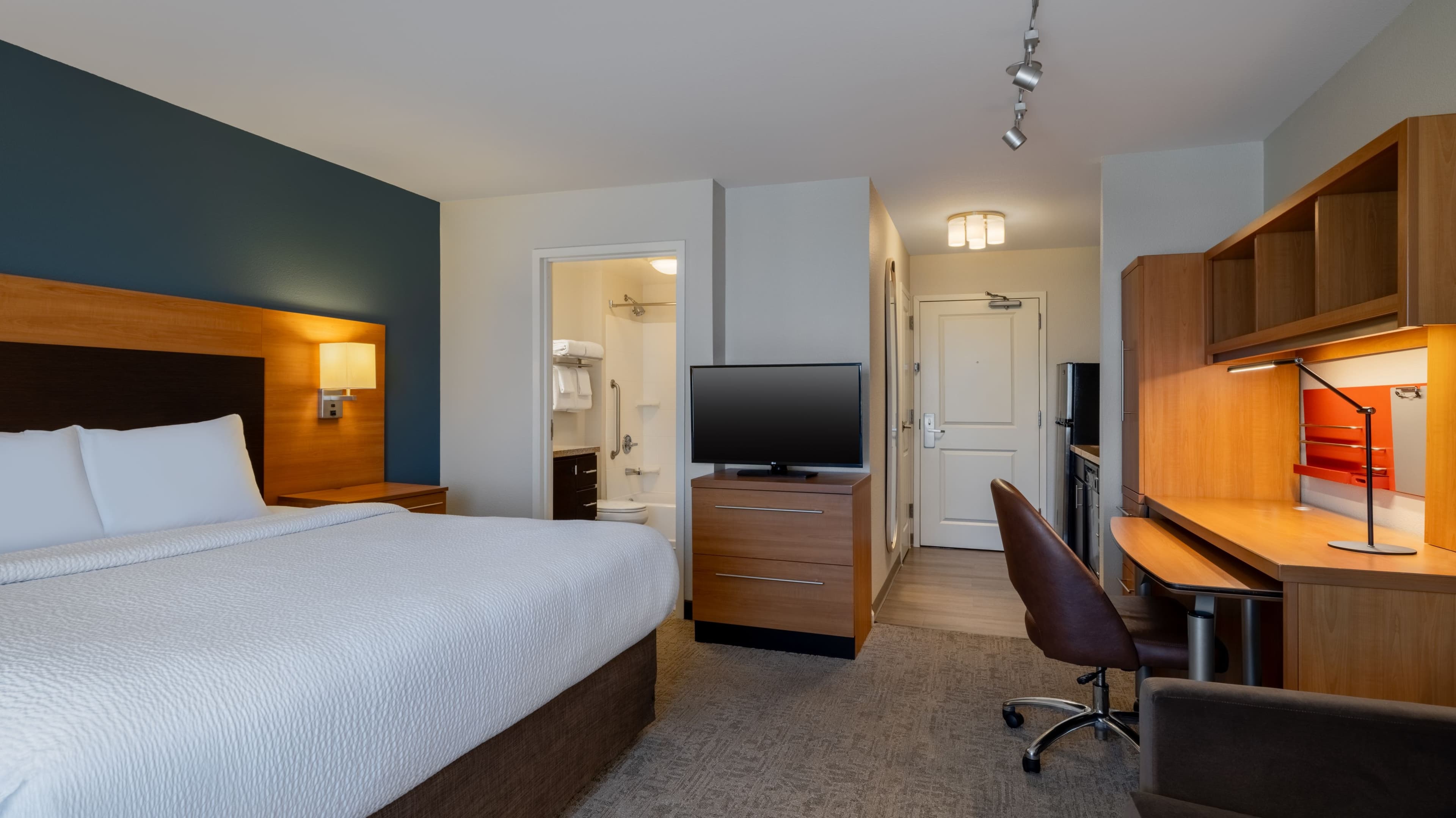 Studio King Suite - Image 2