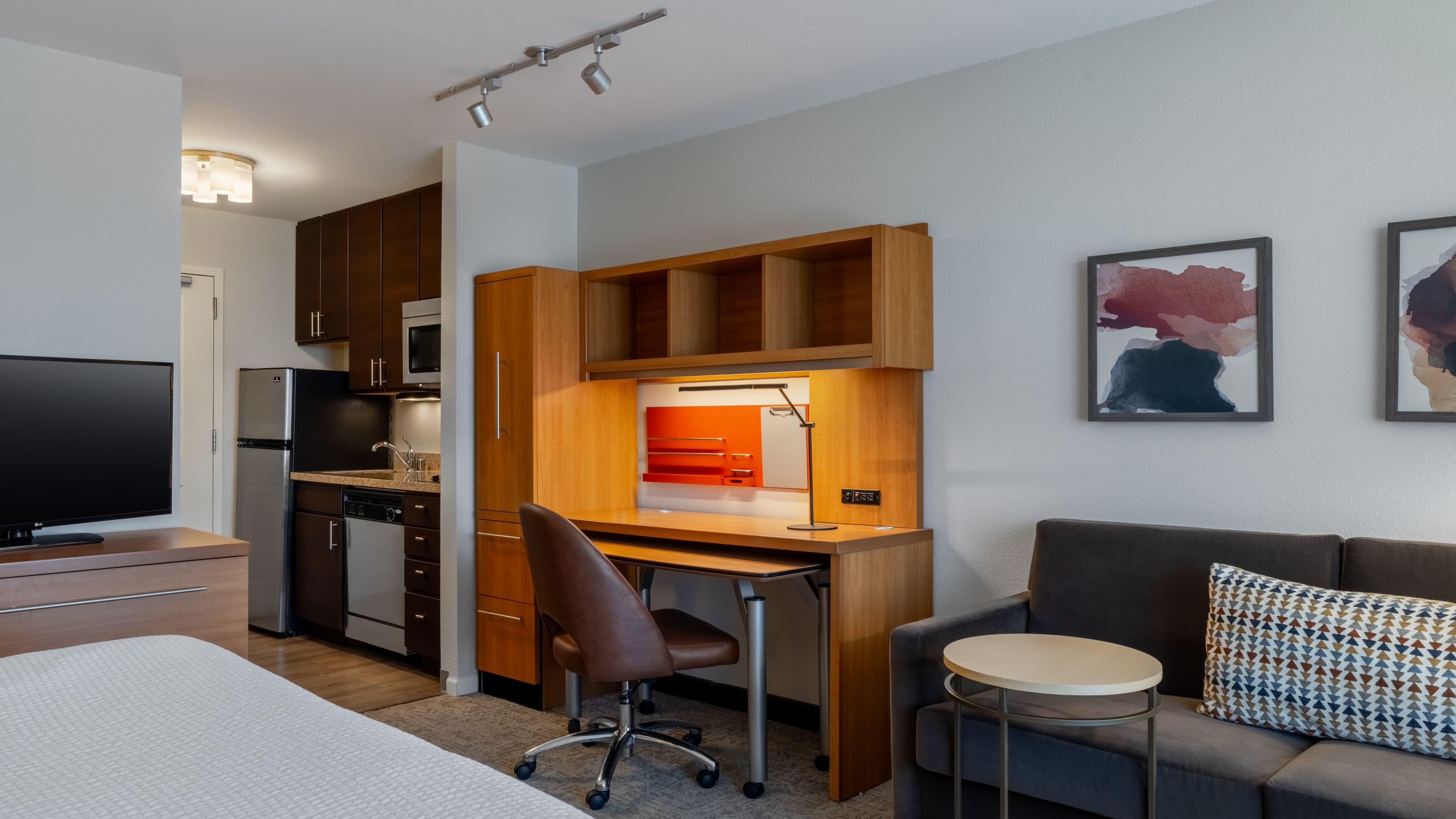 Studio King Suite - Image 4