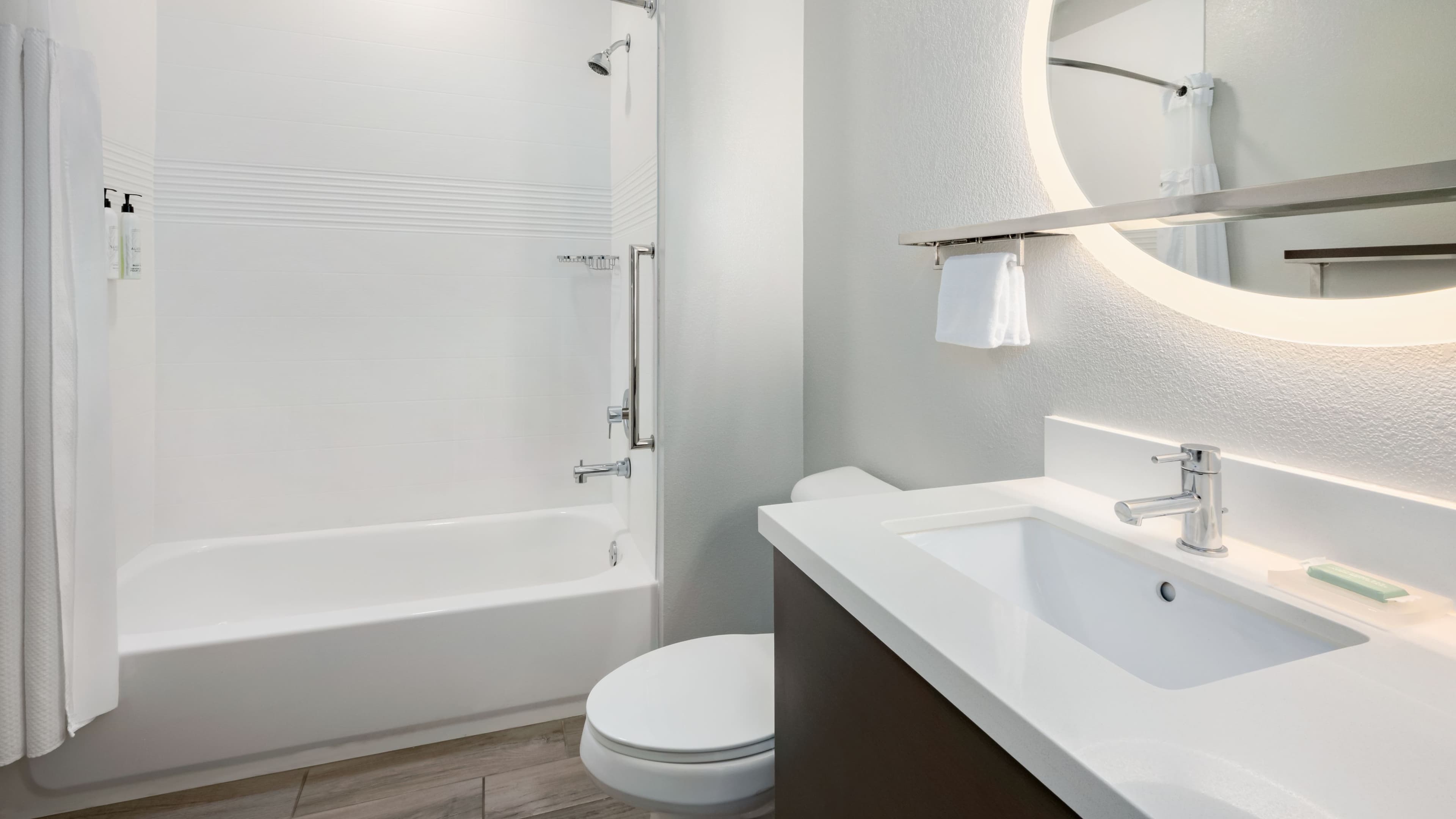 1 Bedroom Suite - Image 5