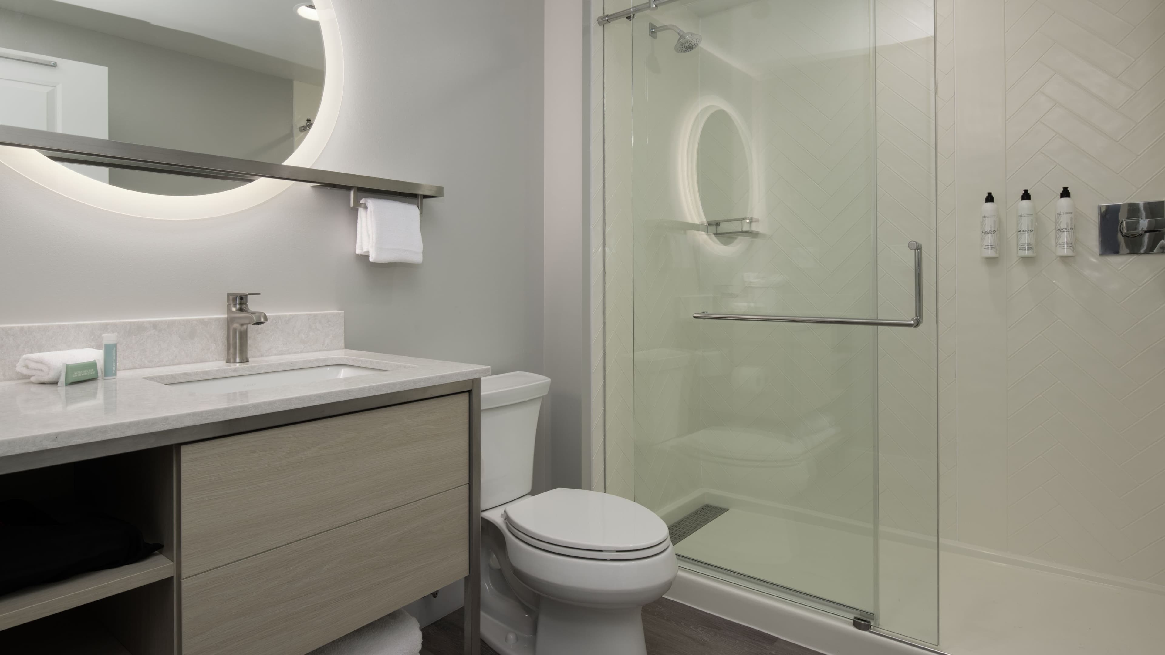 King Studio Suite - Image 6