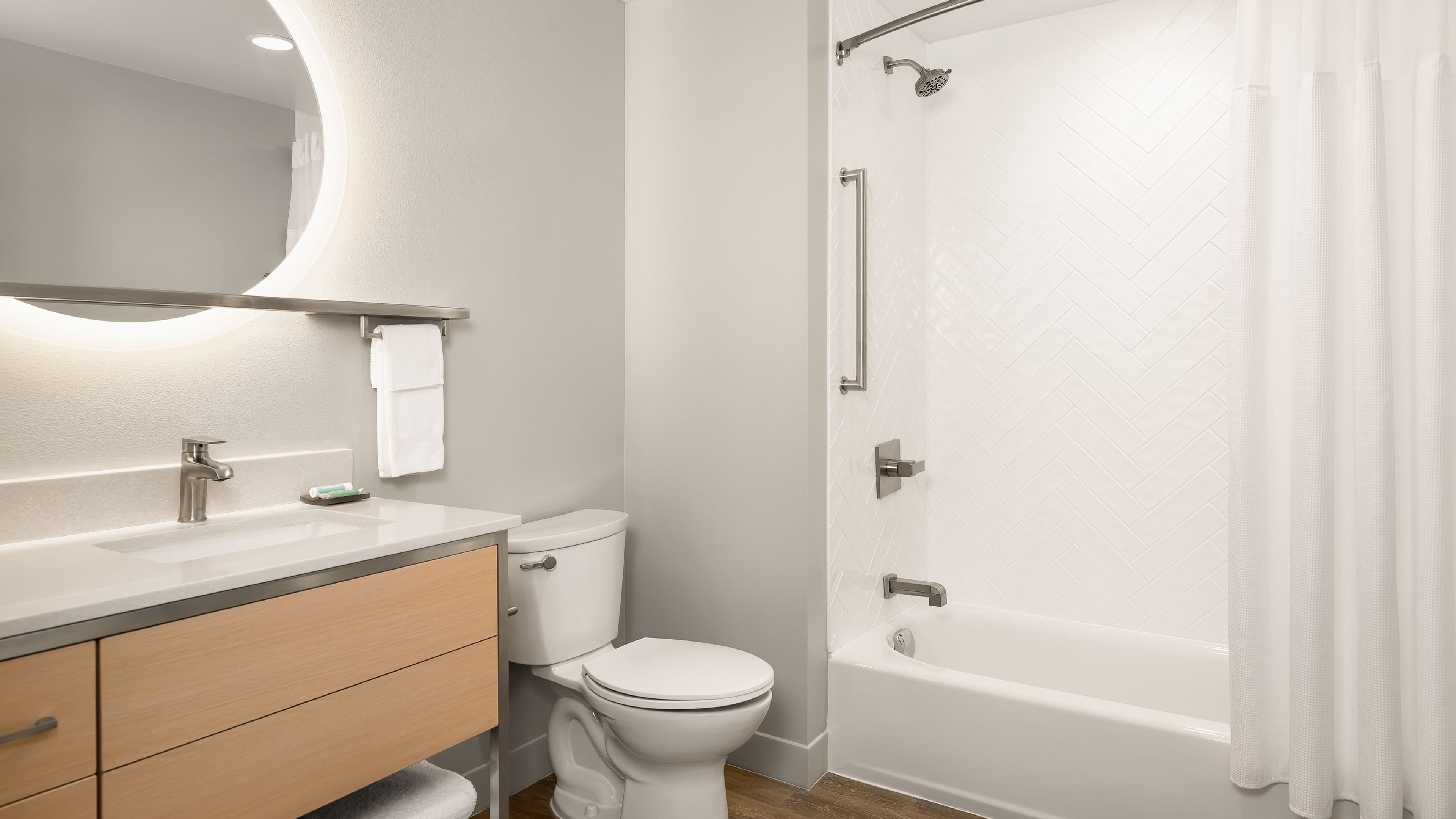 1 Bedroom Suite - Image 6