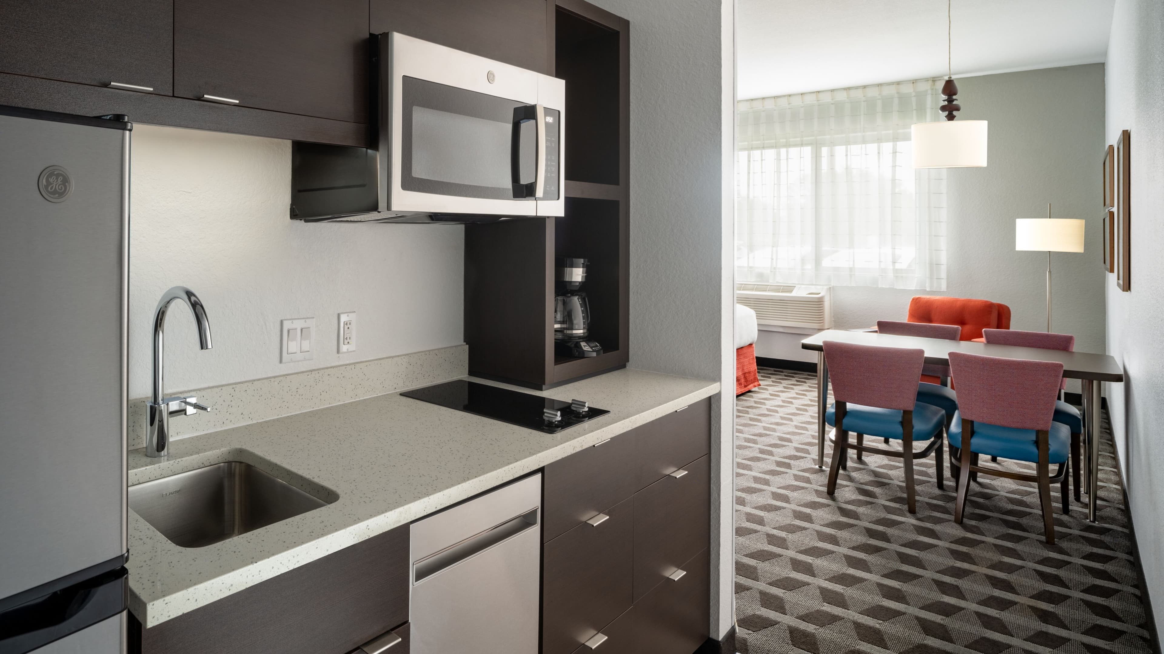 Studio Two Queens - Image 1