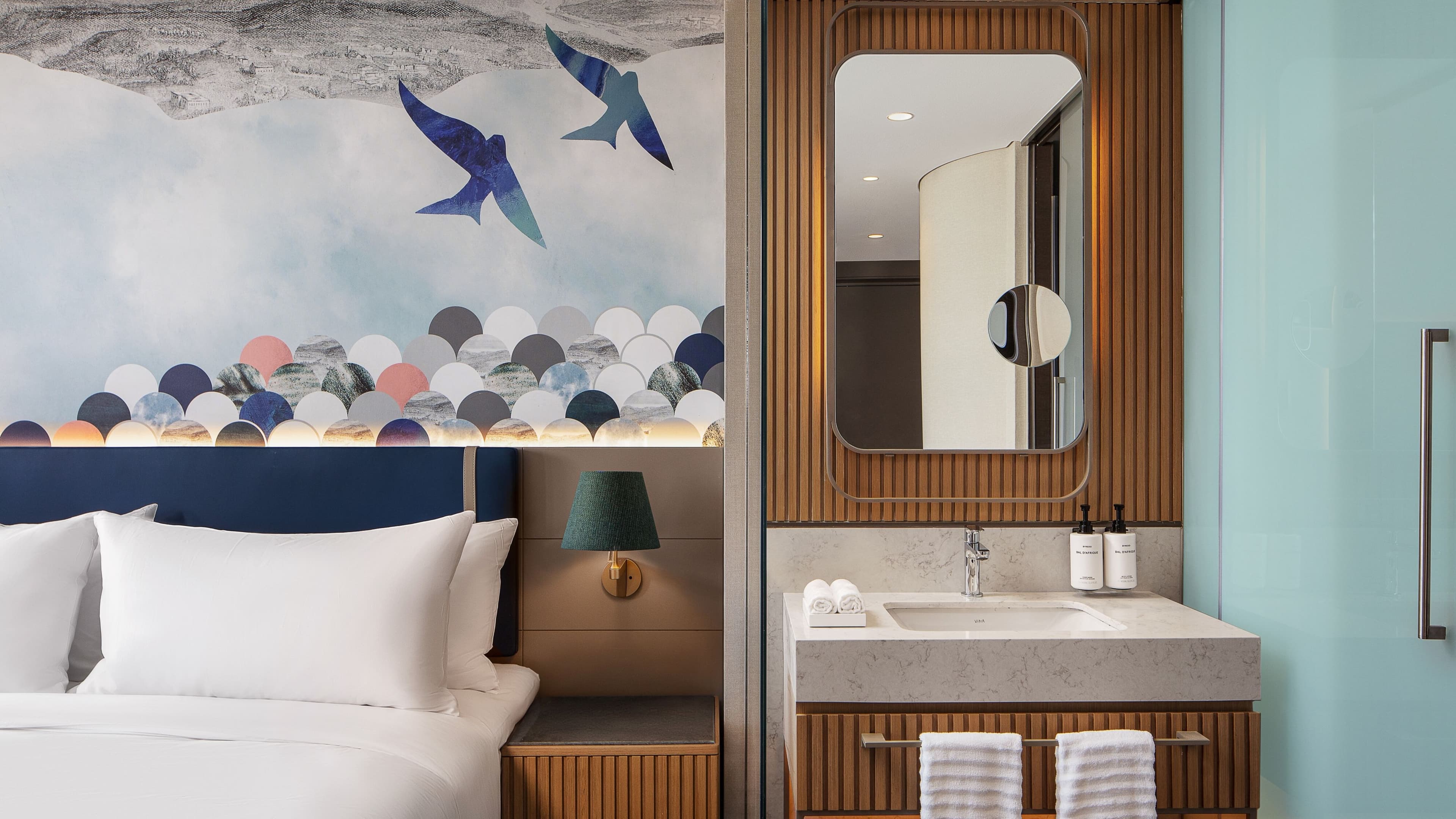 Superior King Room - Image 5