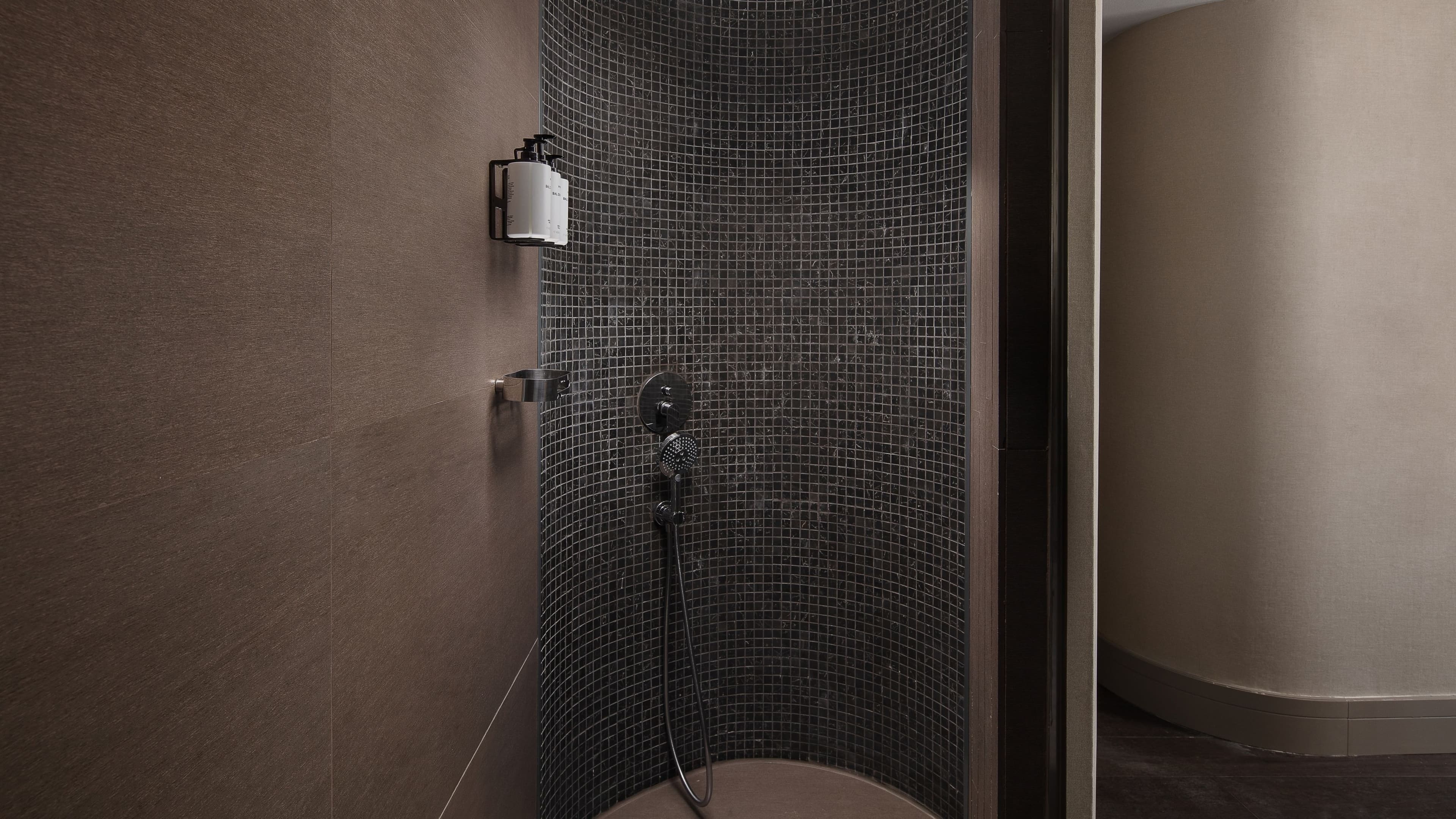 Superior King Room - Image 11