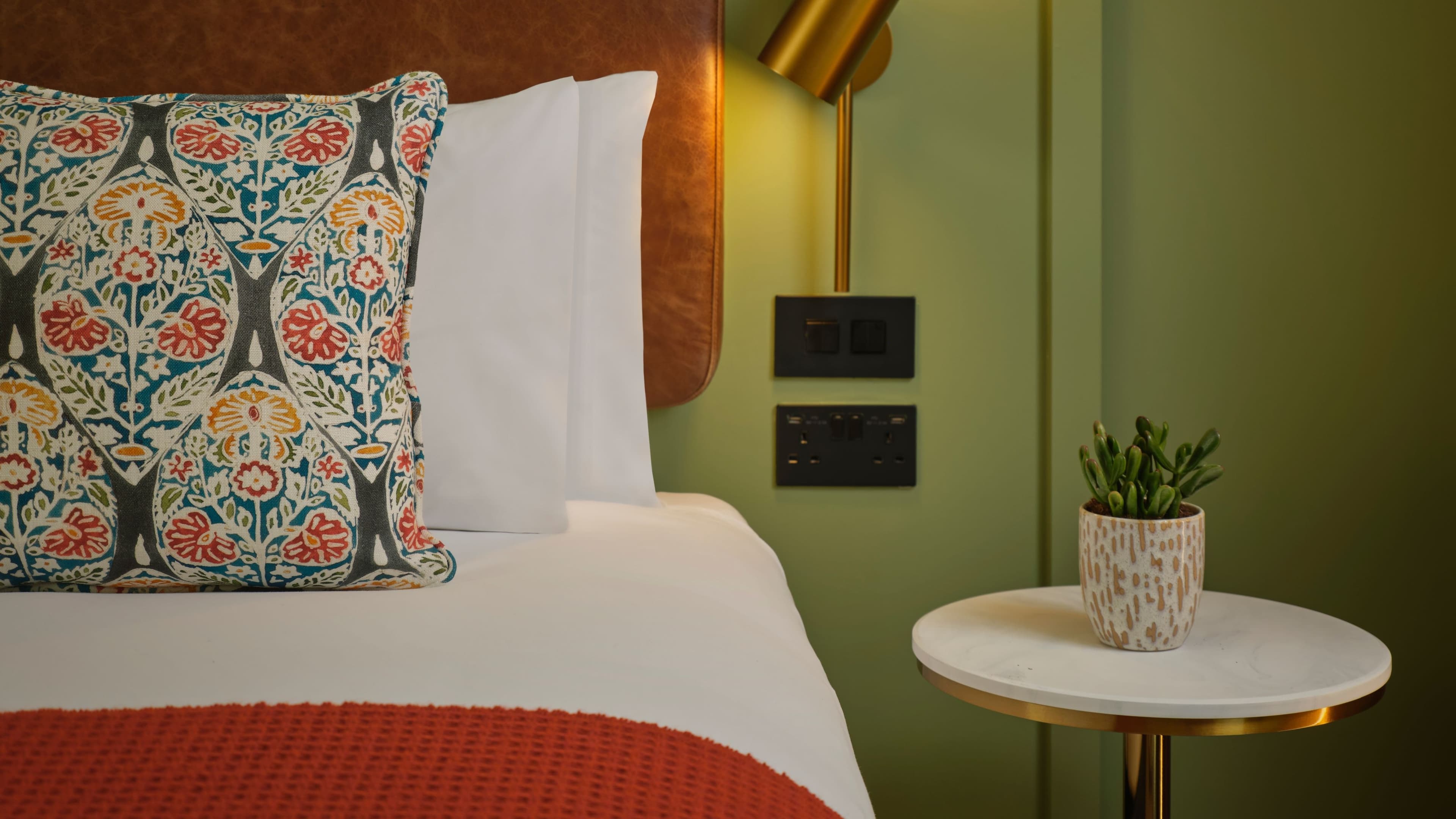 Double Deluxe - Image 4