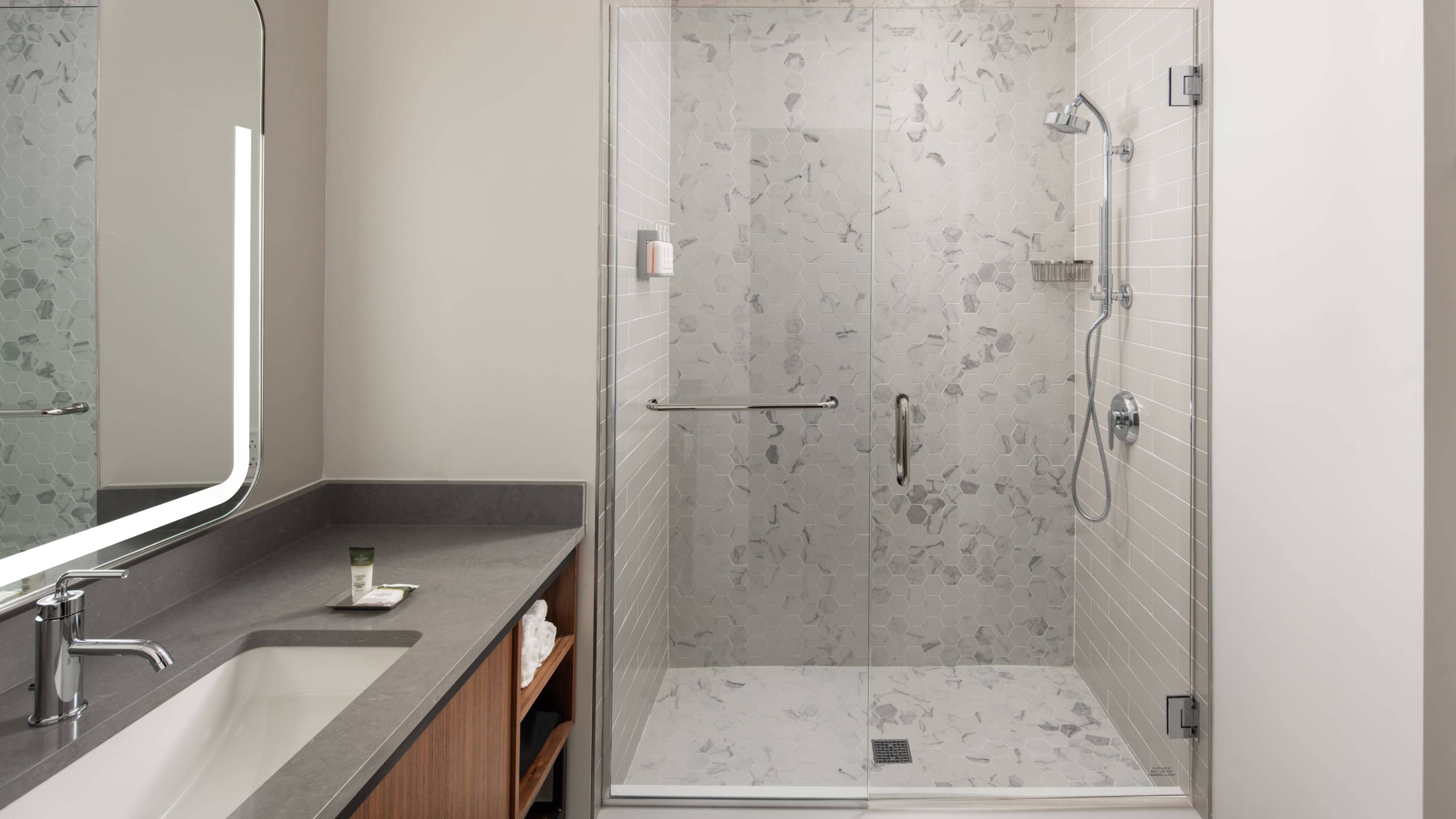 Guestroom One King Bed - Image 12