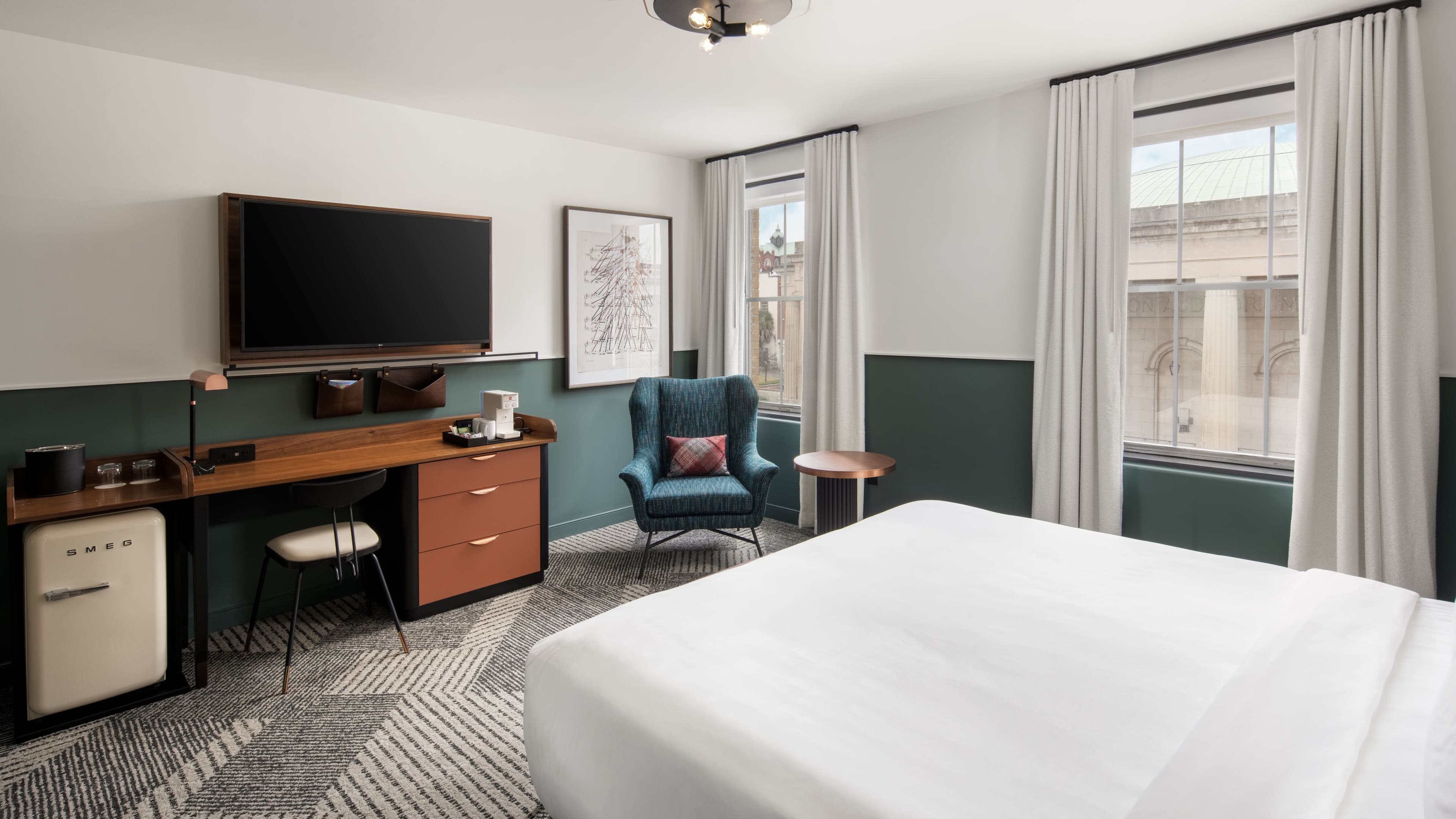 Guestroom One King Bed - Image 5