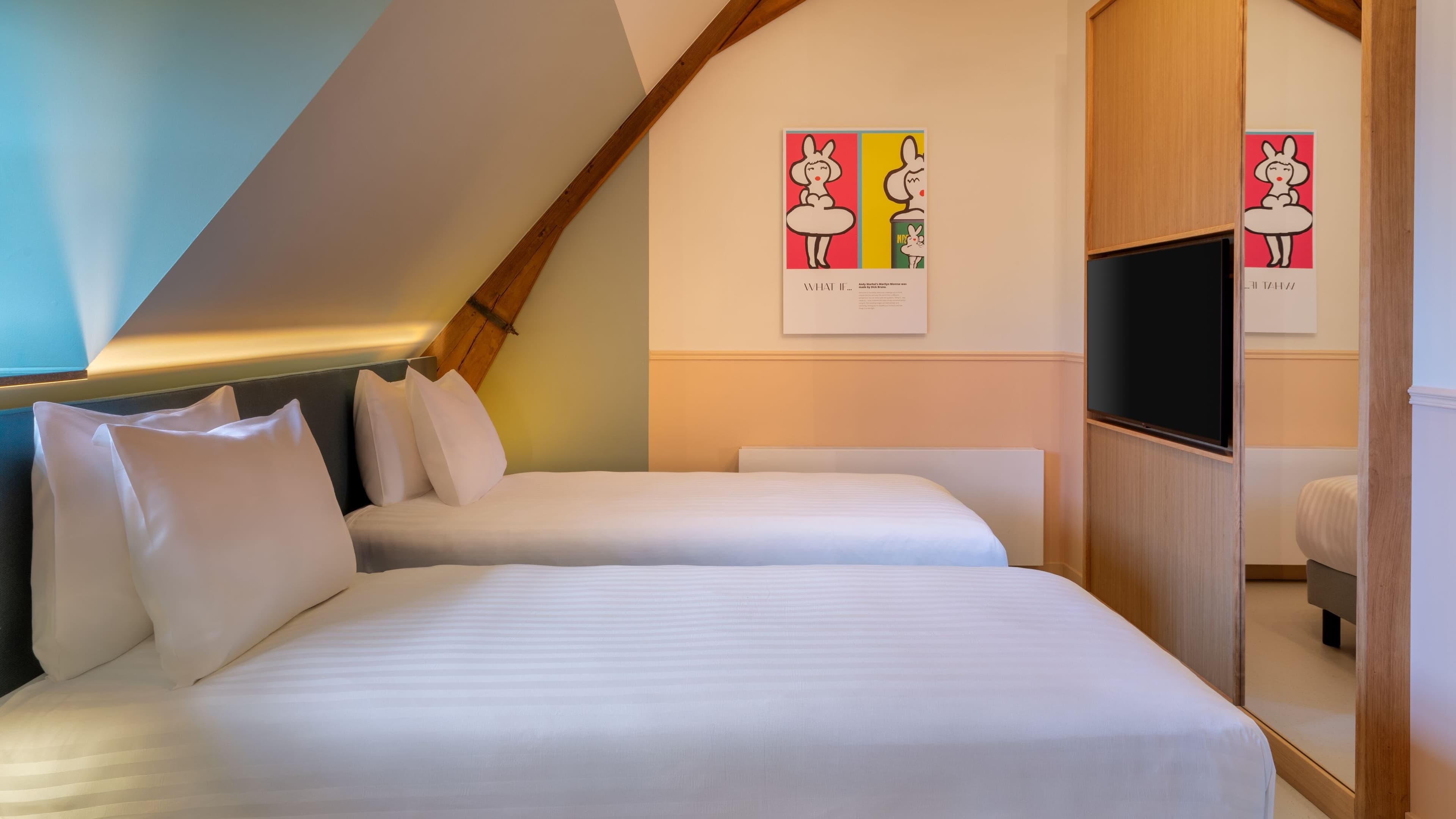 Deluxe Twin Room - Image 6