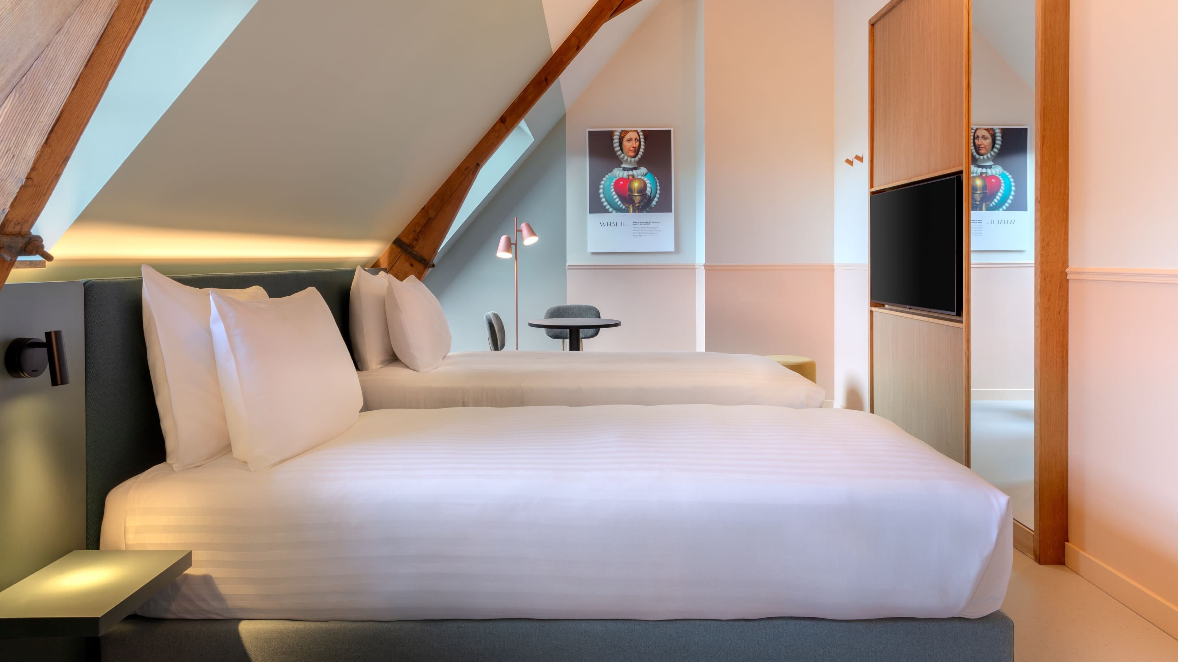 Deluxe Twin Room - Image 3