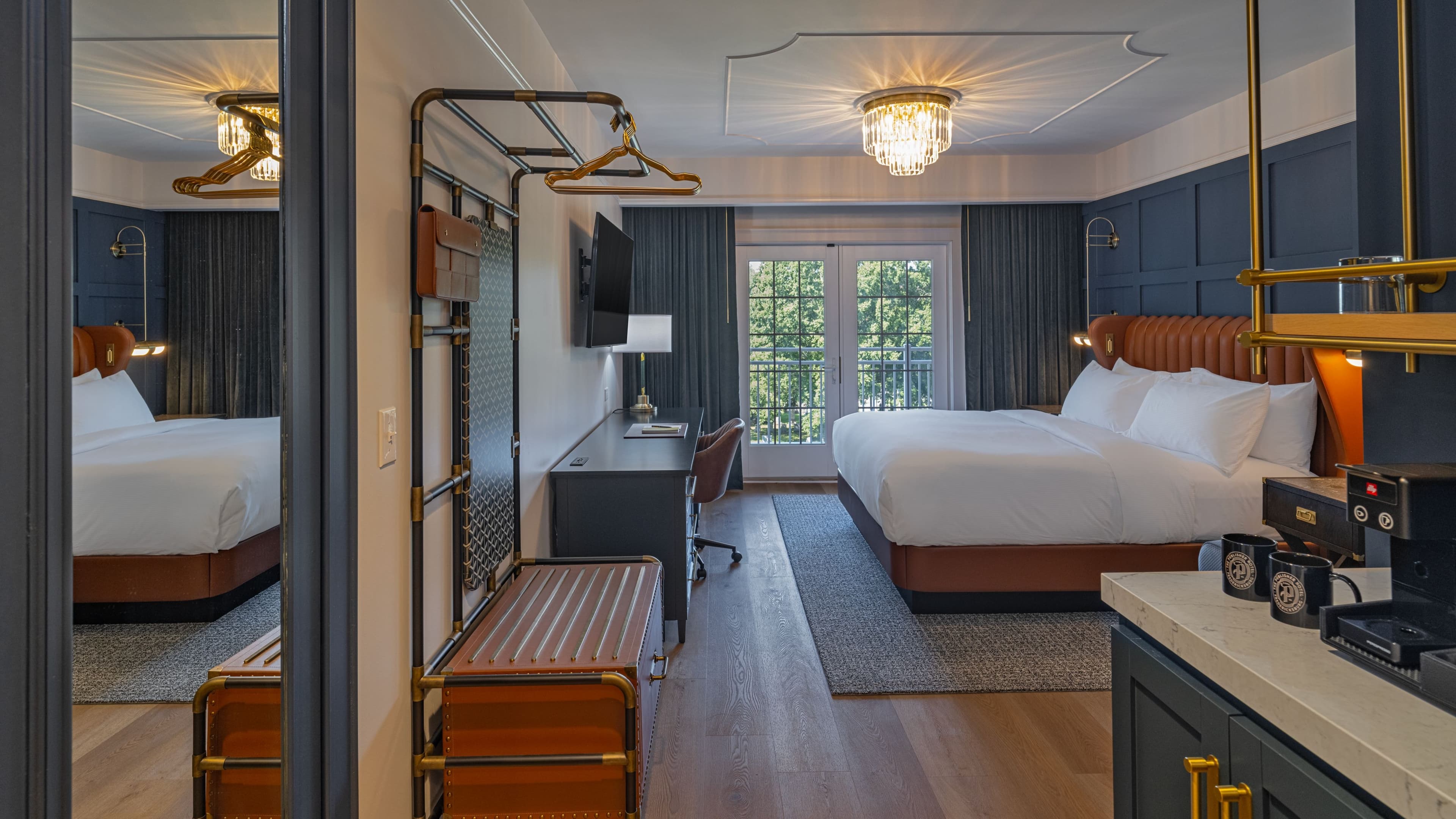 Deluxe King Room - Image 1