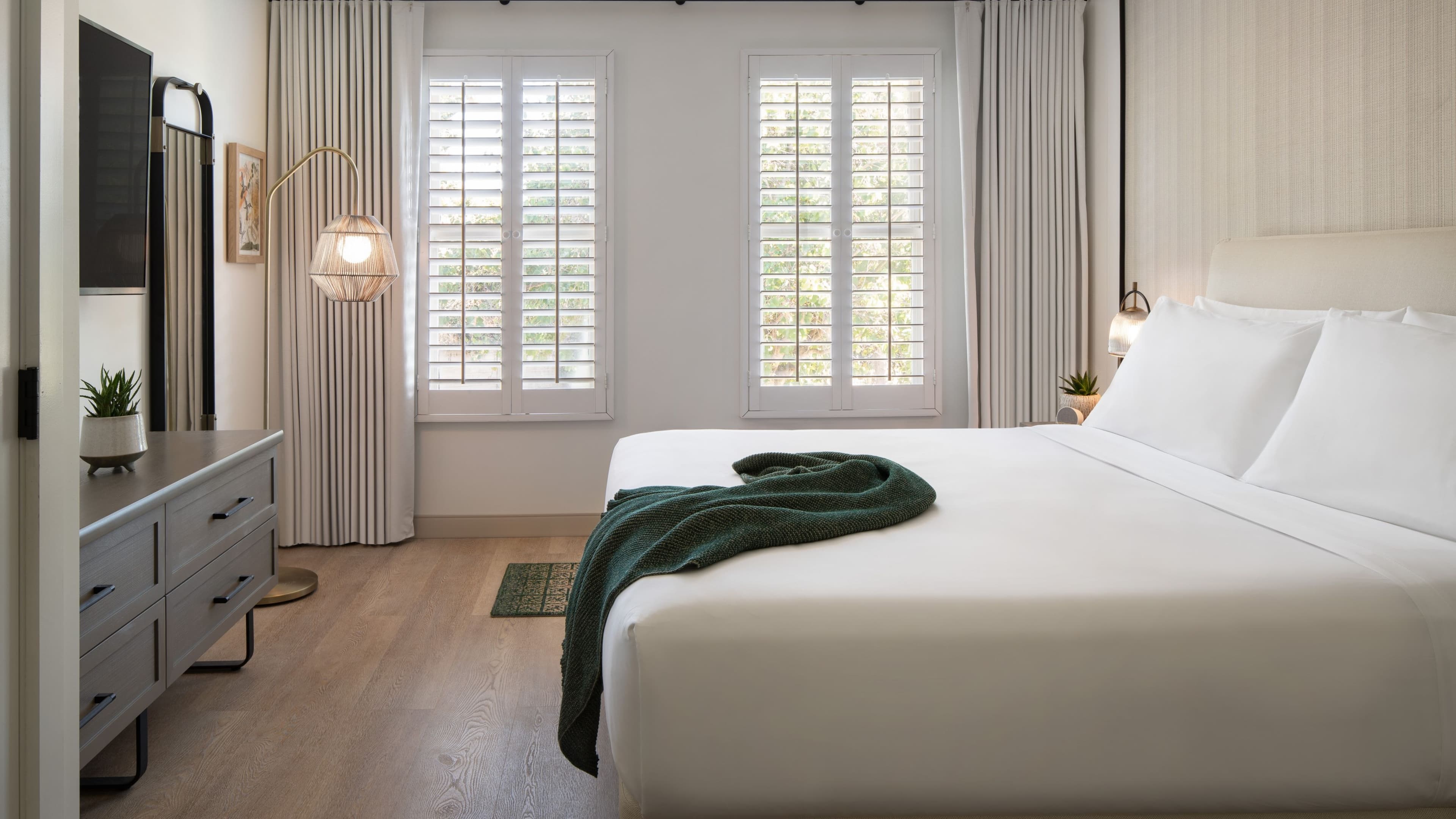 1 Bedroom Standard Suite - Image 2