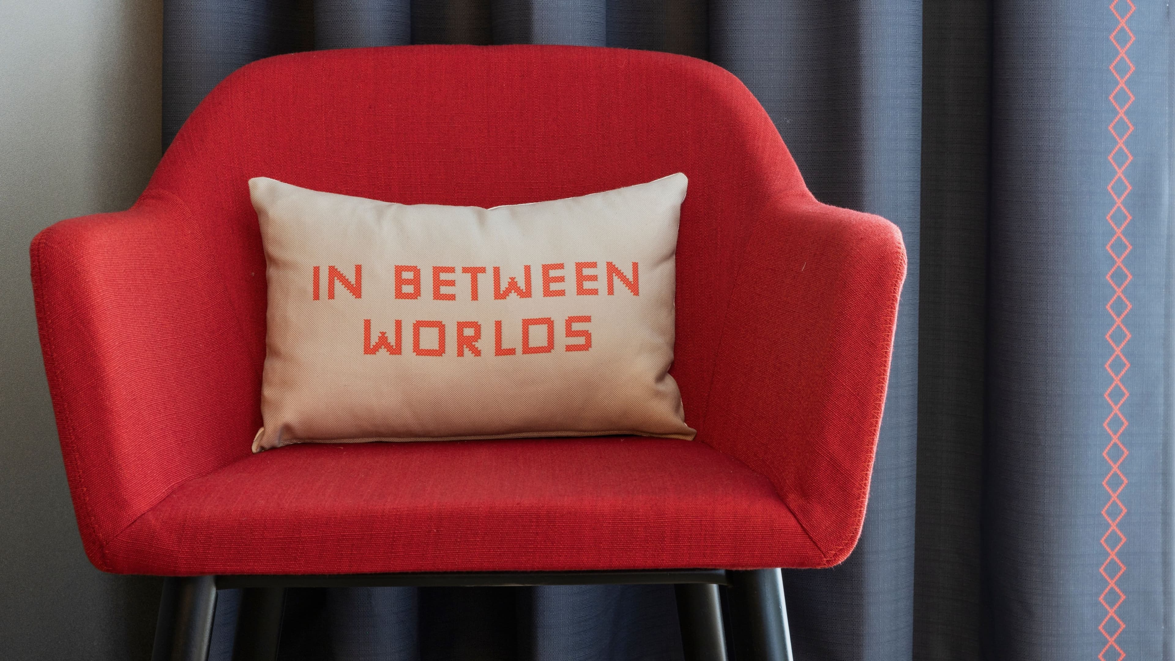 Deluxe King Courtyard - Image 3