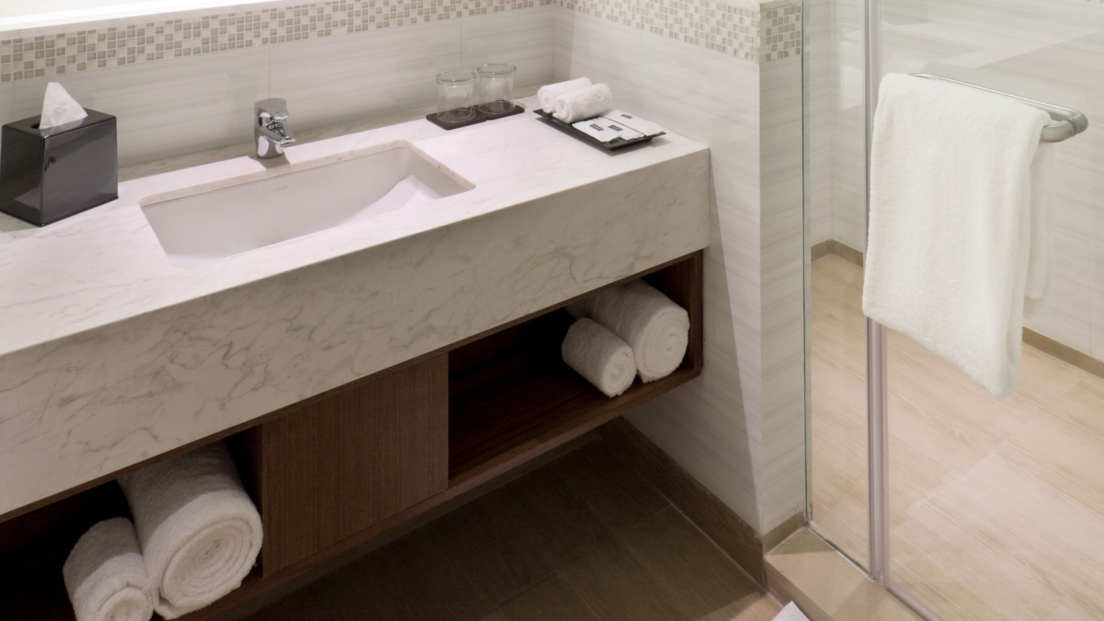 Deluxe Guest room - Image 4