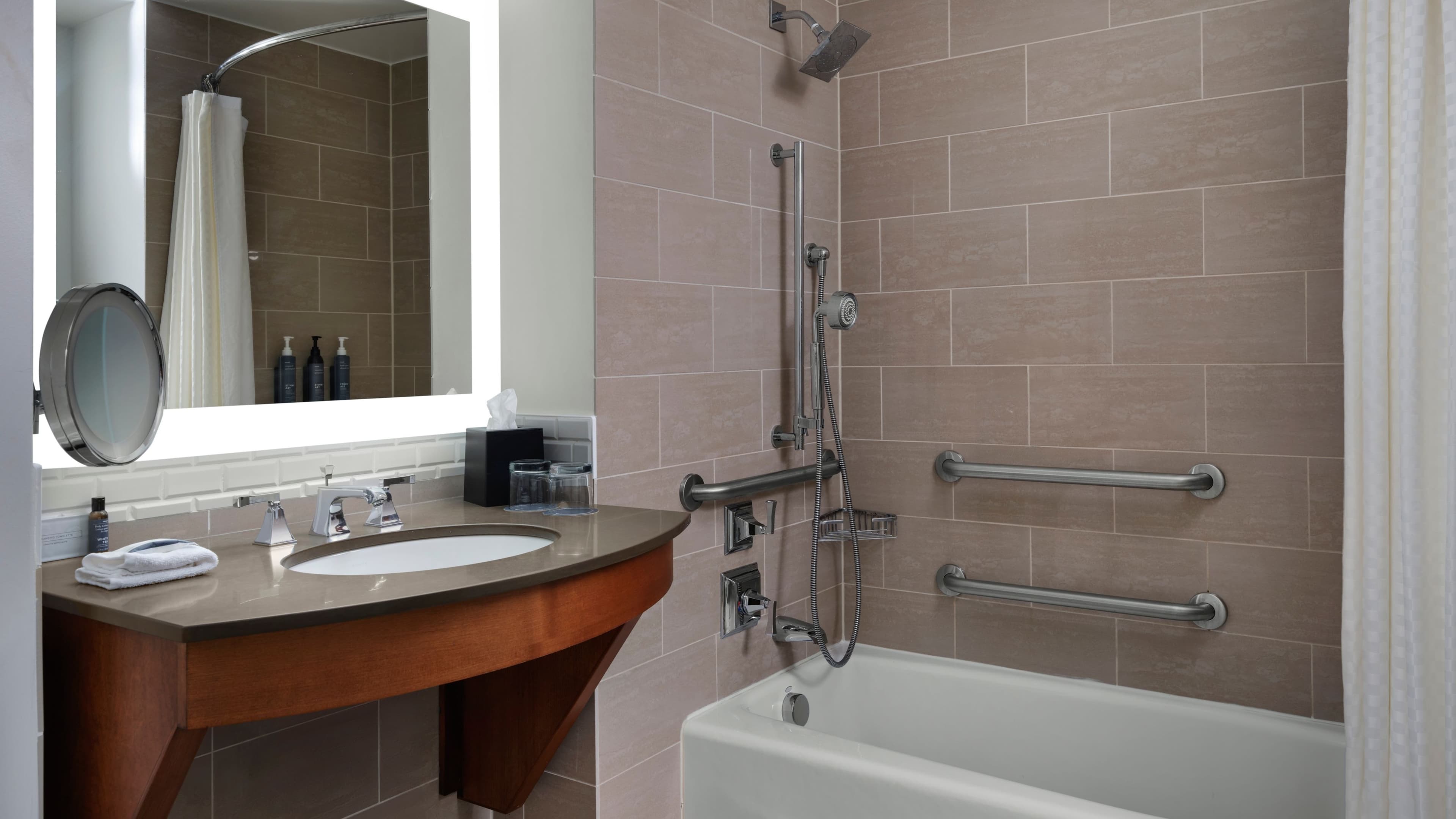 Traditional King Room - Image 6