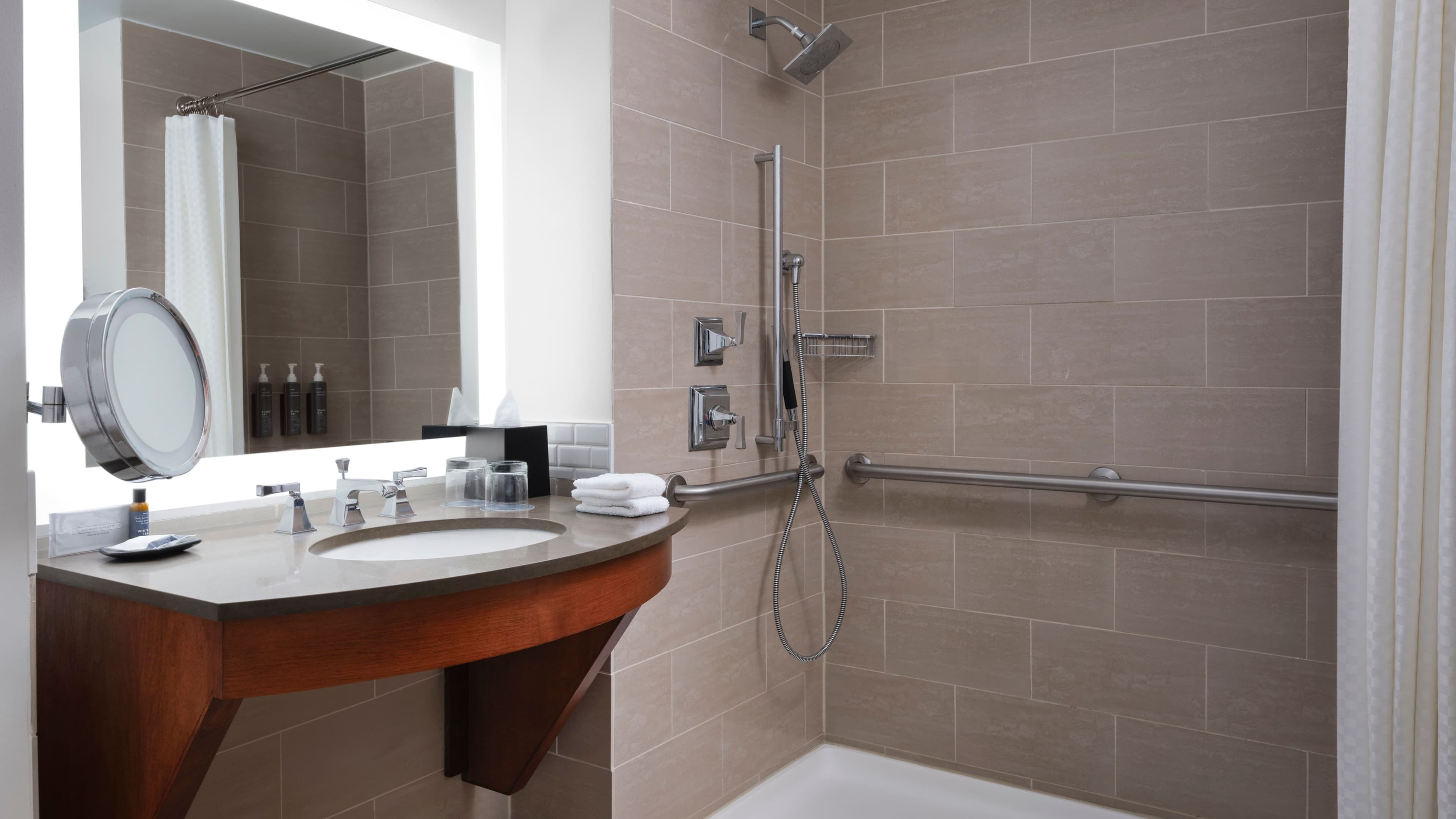 Traditional King Room - Image 7