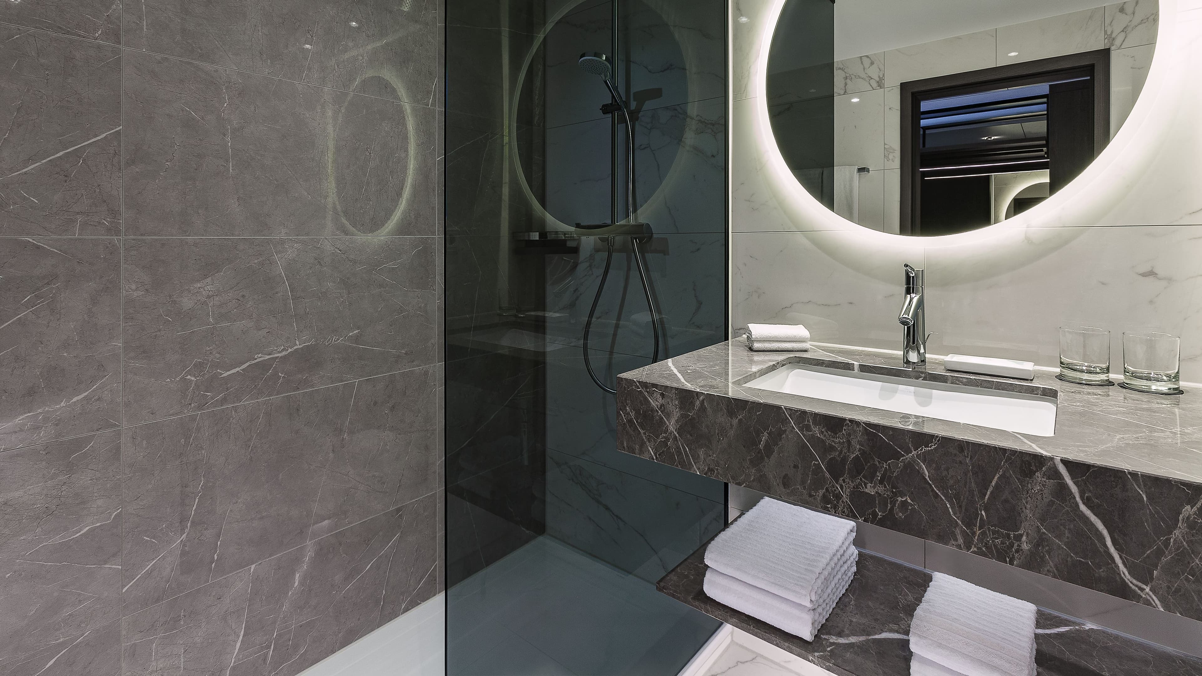 Deluxe Room - Image 7