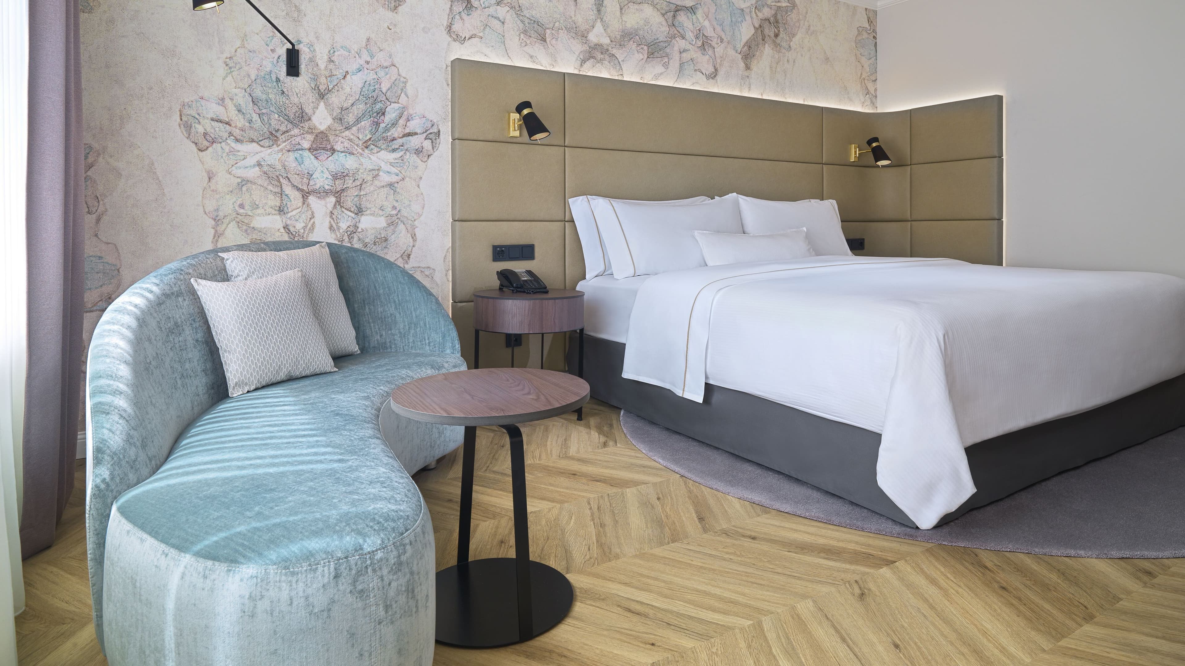 Deluxe Room - Image 5