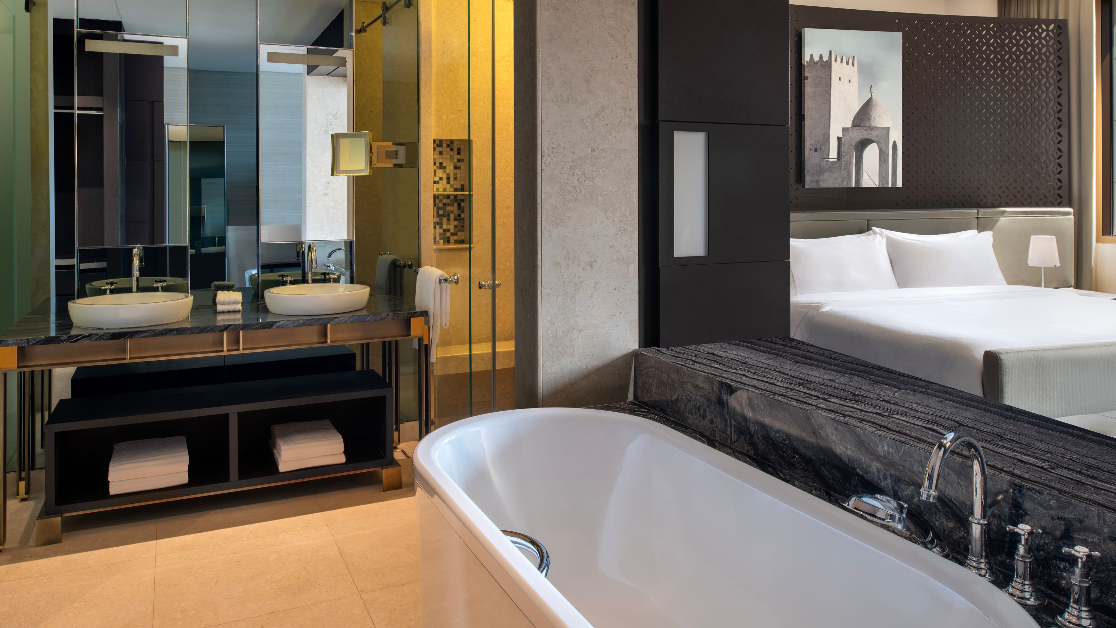 Deluxe Room 1 King - Image 2