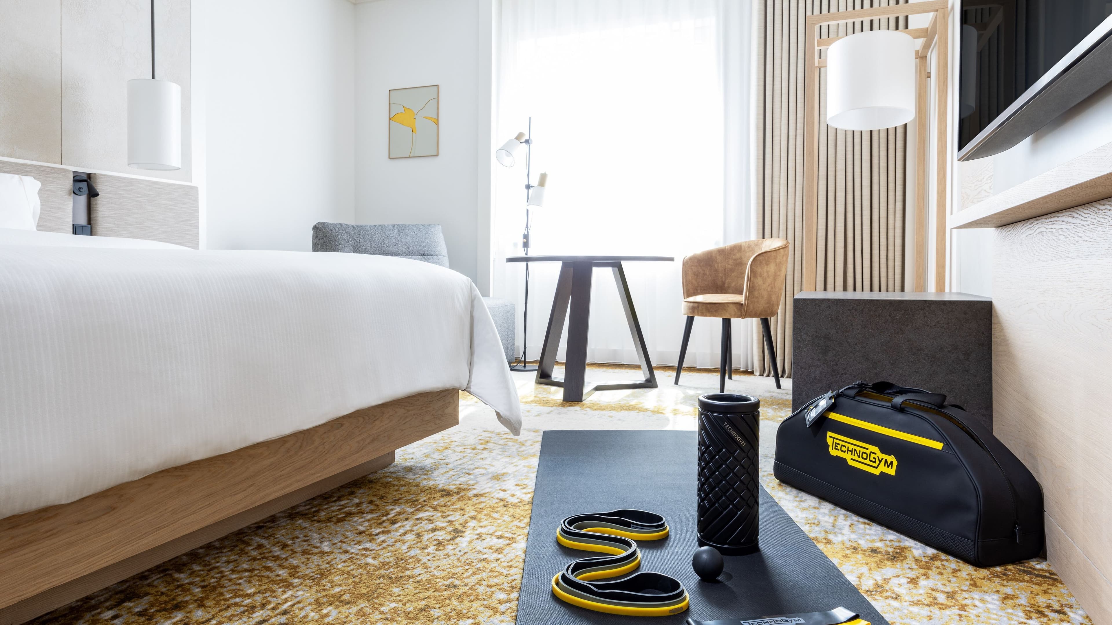 Deluxe Guest room - Image 8